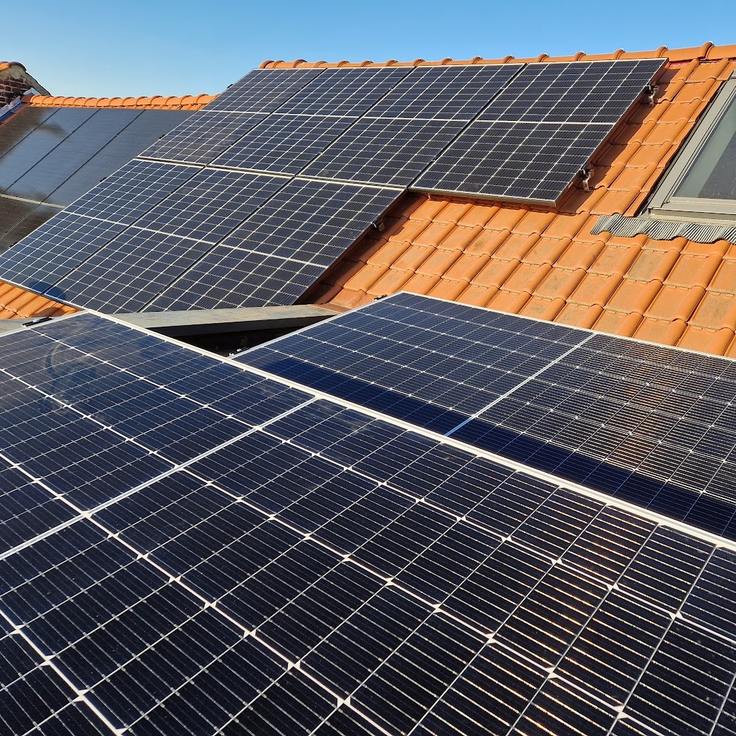 Installation photovoltaïque.
7 panneaux 410Wc
4 panneaux 535Wc
Plus d'informations: www.cr-elect.be
#energie #panneauxsolaires #panneauxsolaire #panneauxsolaires #energierenouvelable #enphase #green #wemmel #photovoltaïque