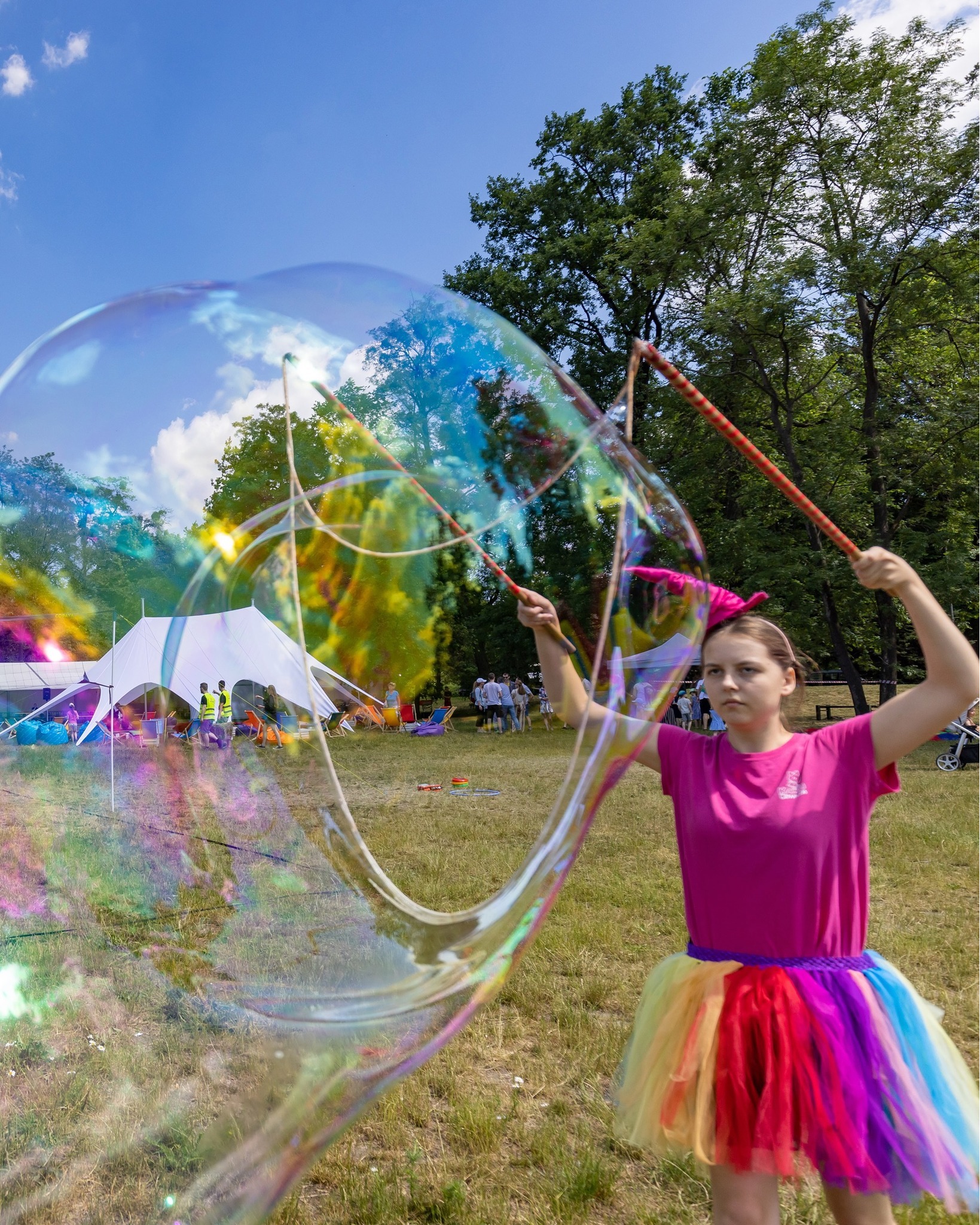 Bańki mydlane cieszą oko, a co dopiero takie olbrzymie 🫧
#piknikidlafirm #event #wydarzenie #workgroupevents #eventydlafirm #eventwplenerze #piknik #zabawa