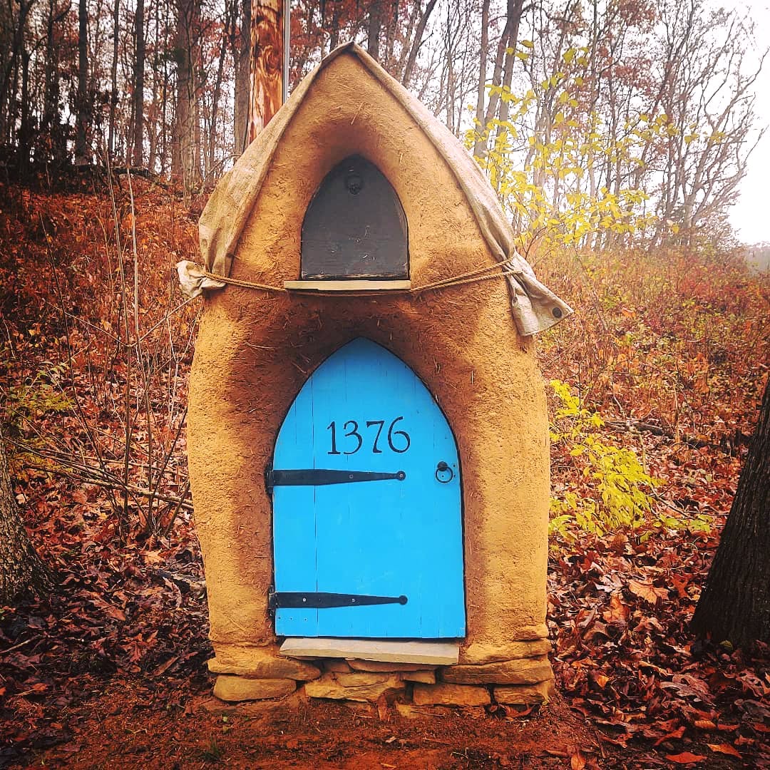 This is what I call a "potholder project". Something small, not overwhelming, that it's ok if it doesn't go perfectly...the potholder you make before you commit to a whole sweater. This empowers you to experiment with natural building techniques in a way that gives you permission to fail! This one is our mailbox, and is a combination of cob and wattle & daub. It's lived with a tarp roof for a couple years (oops!) and is about to get a final shoosh: roof + plaster inside & out.
What would your potholder project be?
#potholderproject #startsmall #naturalbuilding #buildingempowerment