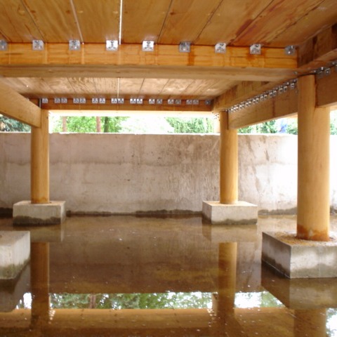 Of onze kolommen dragend zijn, of enkel decoratief?
Deze constructie draagt een paviljoen met buitenkeuken. Dat zegt genoeg zeker? 😉
#solidwood #buildingwithwood #liefdevoorhout #bouwenmethout #houtschrijnwerk #massiefschrijnwerk #tevredenklant #duurzaamheid #buildwithwood #vakmanschap #woodencolums #architectural #rondekolom #houtbewerking #houtbewerkingopmaat #houtenkolom #massiefhout #tuinpaviljoen #buitenkeuken