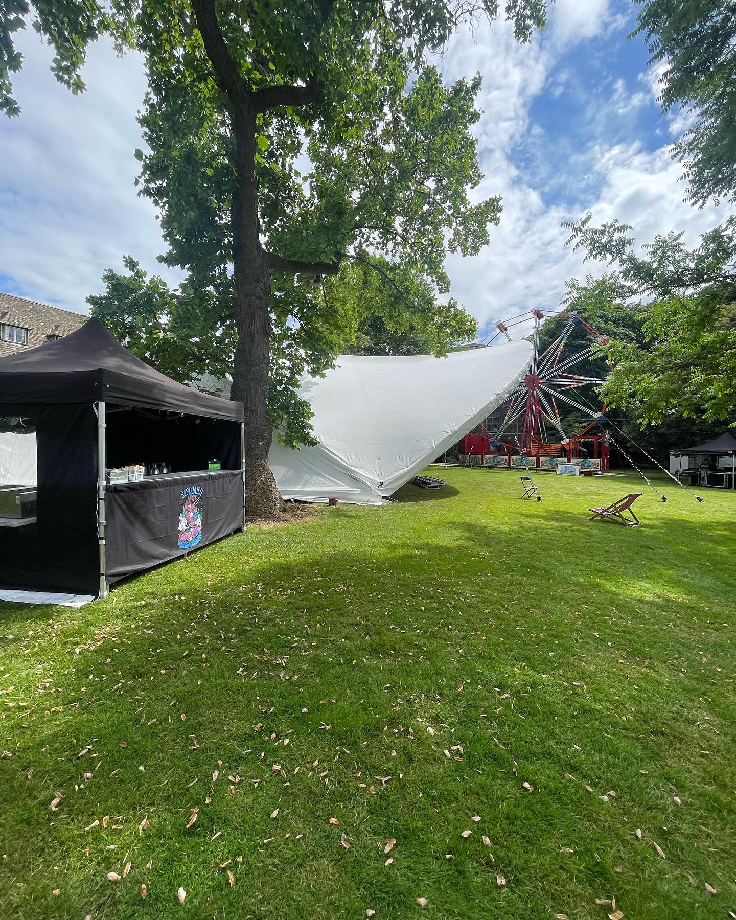 Many thanks @worcestercollegeoxford for inviting us to cater an incredible Summer Ball, served over 1,200 folks none stop dem loaded fries, amazing experience was an absolute pleasure. Many thanks again Sasquatch 🔥🤘🏽
#sasquatchlodge #beefcheeks #smokedmeat #brisketboudin #sausages #barbacoa #bbq #bbqlover #bbqtime #houbbq #bbqporn # b b q #bbqplates #bbqlife #bbqislife #bbqlifestyle #bbqing #bbqn #barbecuing #barbecuetime #bbqweather #bbqsmoker #bbqaddiction #bbqaddict #bbqideas #bbqsecrets #bbqdinner #bbqday #bbqfam #bbqparty