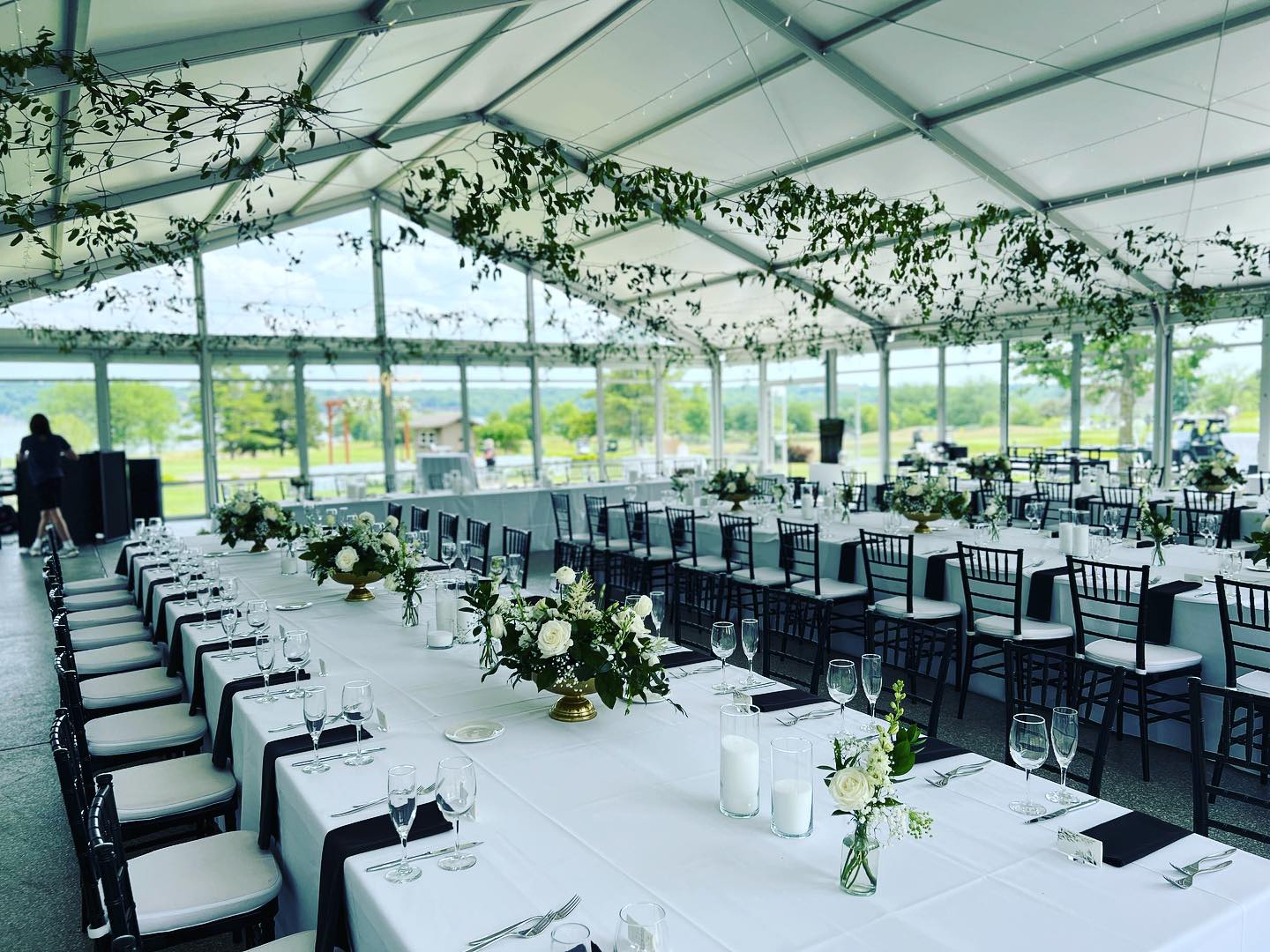 Congratulations Ellie & Will!!
Pavilion @genevanationalresort @destinationlgweddings
@lilypotsevents
@blue_fancy_events
@windycitylinen