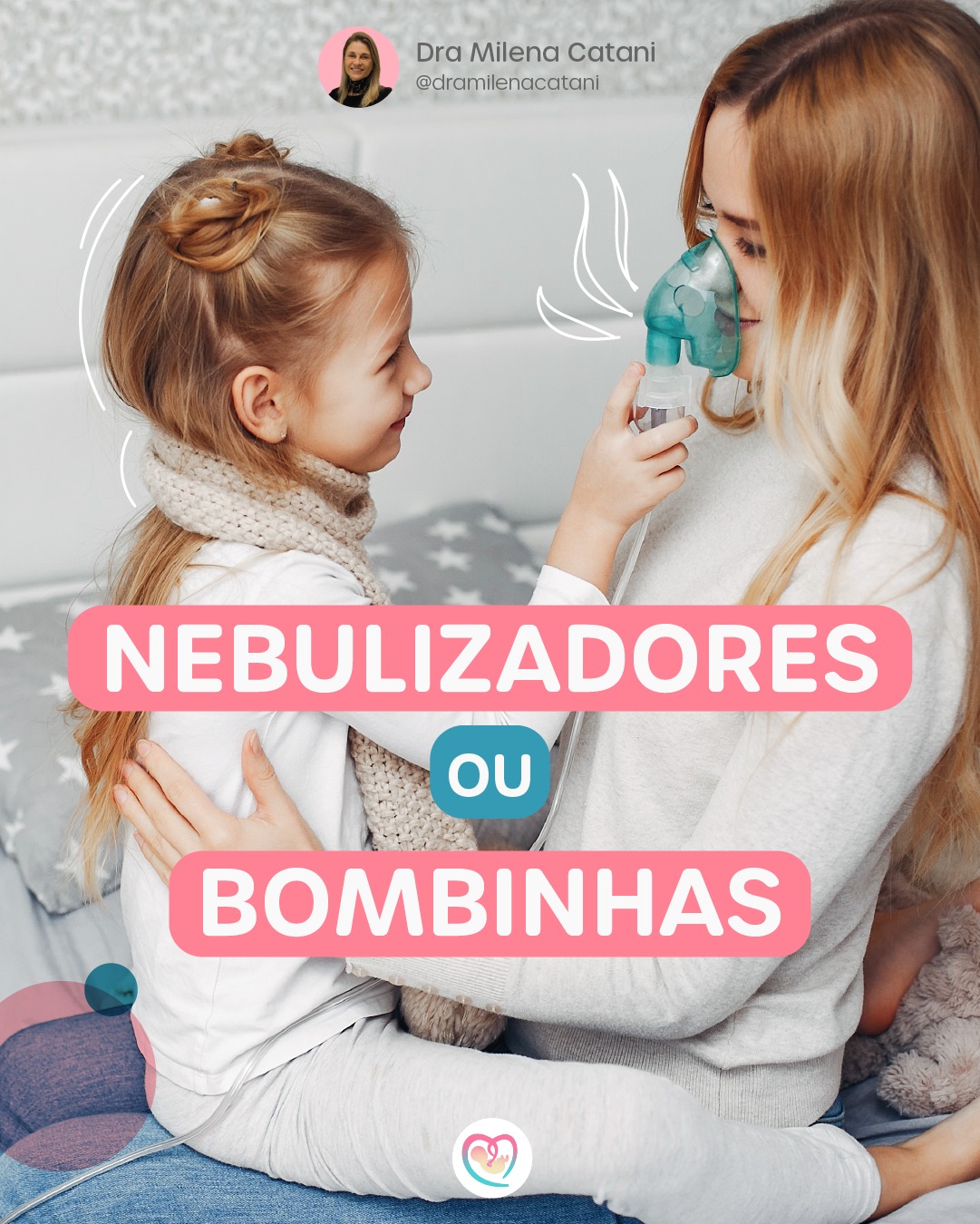 • A nebulização ajuda a hidratar as vias respiratórias, fluidificar as secreções e facilitar a respiração.
🔸 Se utilizado apenas soro fisiológico já se faz essencial no tratamento de resfriados e infecções de vias aéreas em crianças.
• A inalação feita com medicamentos ajuda no tratamento de doenças respiratórias, líquidos ou em pó.
• As partículas dos aerossóis depositam se de modo diferente ao longo das vias aéreas:
- maiores que 10 μm: boca e orofaringe
- entre 5 e 10 μm: zona de transição para as vias aéreas inferiores
- diâmetro <5 μm podem ir até ao pulmão profundo e atingir os alvéolos.
🔸 Uma dúvida no uso das medicações inalatórias é como escolher o nebulizador ou quando é melhor usar a bombinha.
👍🏻A vantagem da bombinha por ser pressurizada é a velocidade que a medicação chega aos pulmões em menos de 30 segundos.
No caso de nebulizadores a medicação deve ser inalada durante de 5 a 10 minutos.
💯 Ou seja, se precisa de um efeito broncodilatador rápido para melhorar o chiado, melhor usar a bombinha.
👉🏻Nos casos das medicações usadas diariamente em crianças asmáticas, os nebulizadores acabam sendo interessantes.
👉🏻 São 3 principais de inaladores no mercado.
✔ Pneumáticos (A Jato):
👍🏻 Primeiro tipo desenvolvido, mais baratos, podem ser usados para soluções, quanto suspensões (pó ).
👎🏻 Não são portáteis (tem que ficar fixo em um local), são maiores e mais barulhentos.
✔ Ultrassônicos:
👍🏻 Silenciosos, podem ser utilizados com o paciente deitado e são muito bons para fluidificação.
👎🏻 Não servem para nebulizar suspensões (pó) e soluções viscosas - ou seja, com corticóides inalatórios como beclometasona (Clenil®) e budesonida (Pulmicort®).
✔ Membrana vibratória:
👍🏻 Mais moderno, usam a tecnologia Mesh (membrana microperfurada), rápidos, portáteis e silenciosos, além de poderem ser utilizados com quase todas as medicações inclusive os corticóides.
👎🏻 Custo mais elevado.
🔸 É necessário você avaliar as medicações que serão utilizadas, além do custo benefício de cada um deles também!
👩🏼⚕ Na dúvida, consulte sua pediatra!