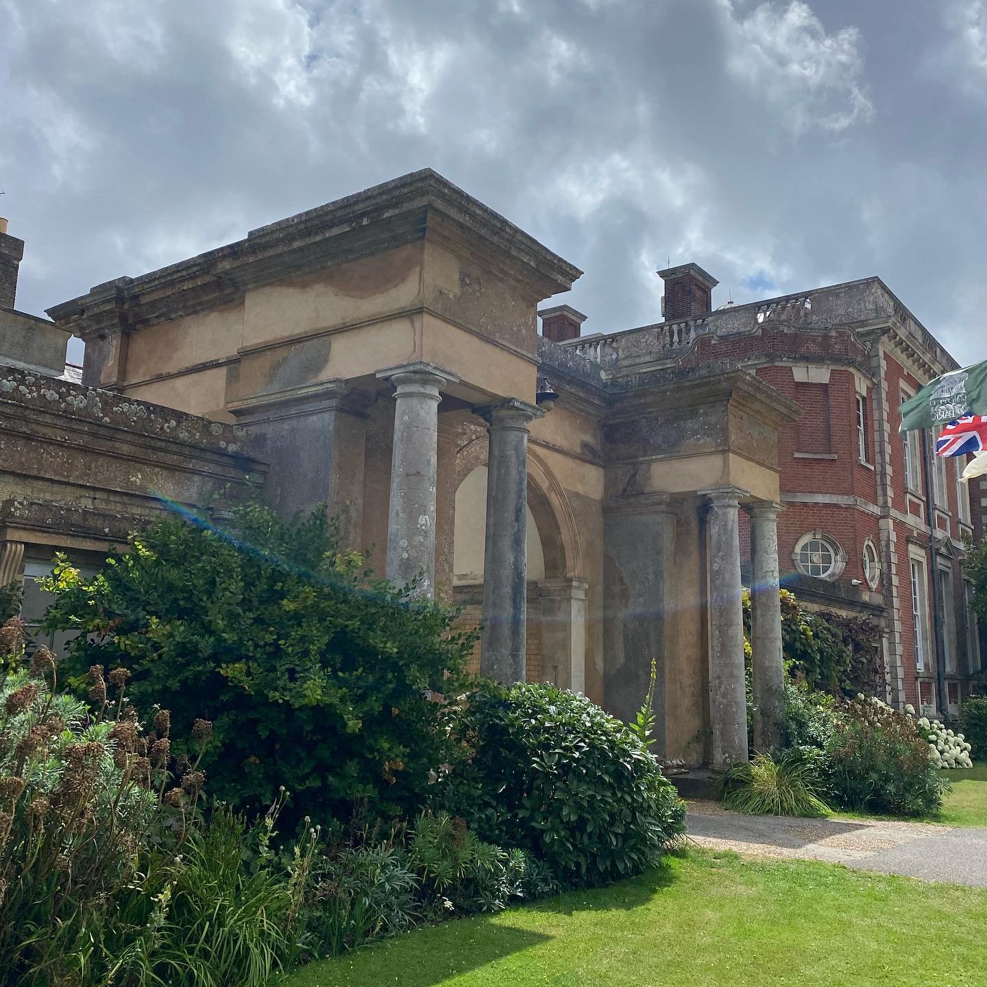 Spent the day at Stanstead Park Festival. Beautiful spot with a lovely walled garden and lots of entertainment to go with it. #walledgarden #stansteadparkhouse #dayout #prettygates #dayout