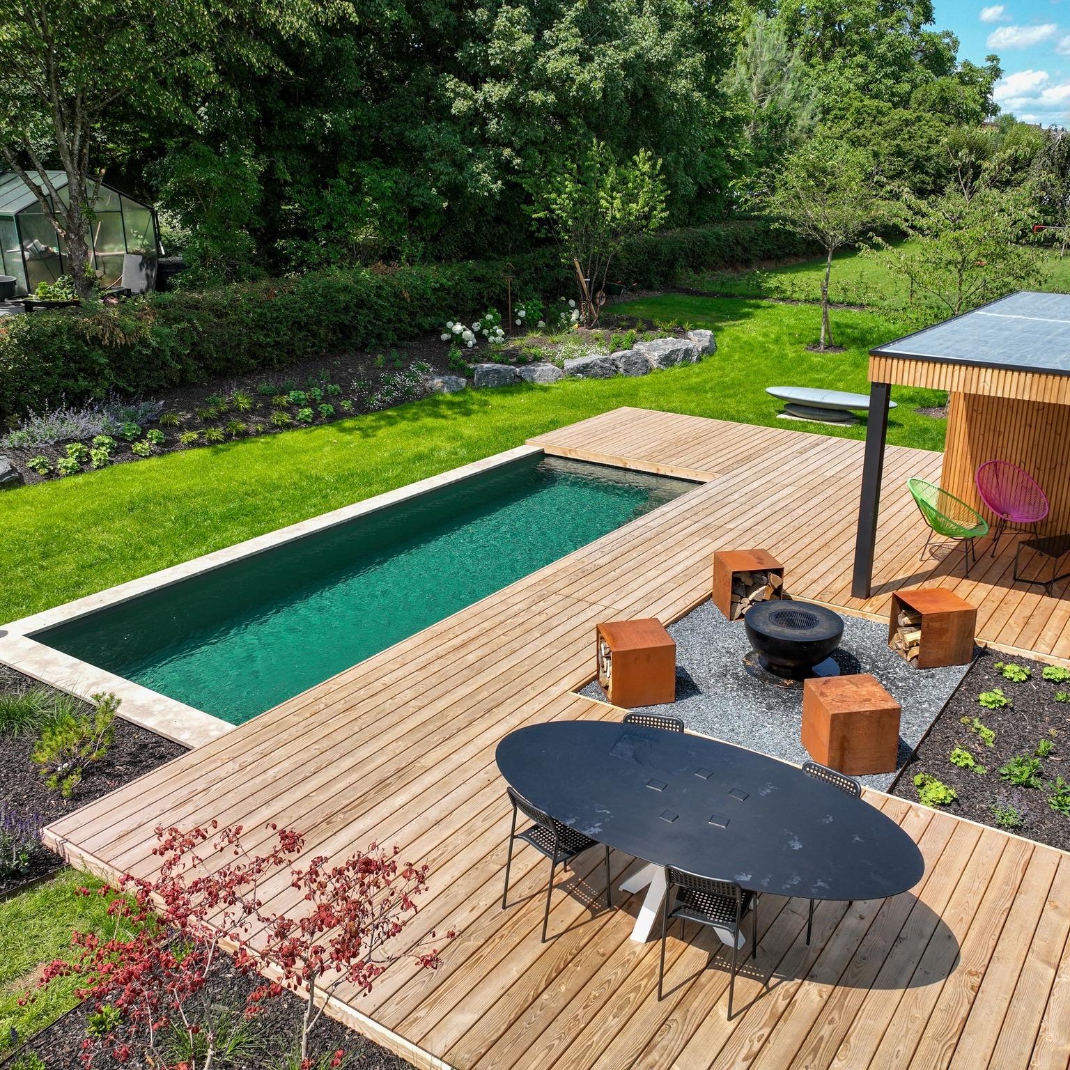 E puer Impressiounen vun engem ganz flotte Projet an Zesummenaarbecht mat der Firma Gillen - Mat Freed um Gaart .
Et gouf am Corten-Stol verbaut
- Bordüren ronderëm déi komplett Alentouren
- Nischen fir Stockage Holz a Sëtzgeleeënheet
- Plancha Grill "MBowl 800" mat Ënnersaz
- Holzlager "Brügge"
- Vugelshaischen