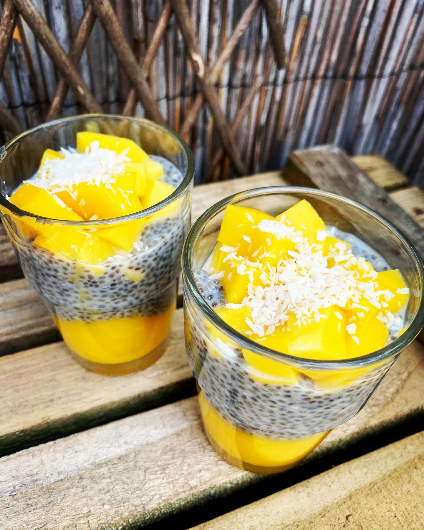 MANGO CHIA POT
Recipe for 3 cups:
🥭 blend 1/2 mango
🥭 cut in small pieces the other 1/2
🥭 mix 5 tbsp chia seeds with about 200ml of milk (I used oat). Let it sit for 10 minutes, stir it time to time to avoid clumps
💡 add more or less milk depending if you like the chia pudding more runny or more set
🥭 place in a glass 2-3 tbsp of mango purée, then the chia mix and top it with mango pieces.
🥭 garnish with coconut or flaked almonds
*
#vegan #vegansnacks #chiapot #mangochiapudding #mango #summersnack #naturalsweetness #nutritionist #nutritiousfood #food #healthysnacks #healthylifestyle #healthyliving #lowsugardiet #summerfruits #homemadefood #baturalfood #antiinflammatorydiet #chia #chiaseedpudding #chiaseedrecipes #omega3 #veganomega3 #healthyjoints #healthybrainfood #london #cookhealthy #nourishyourbody #nourishbowl