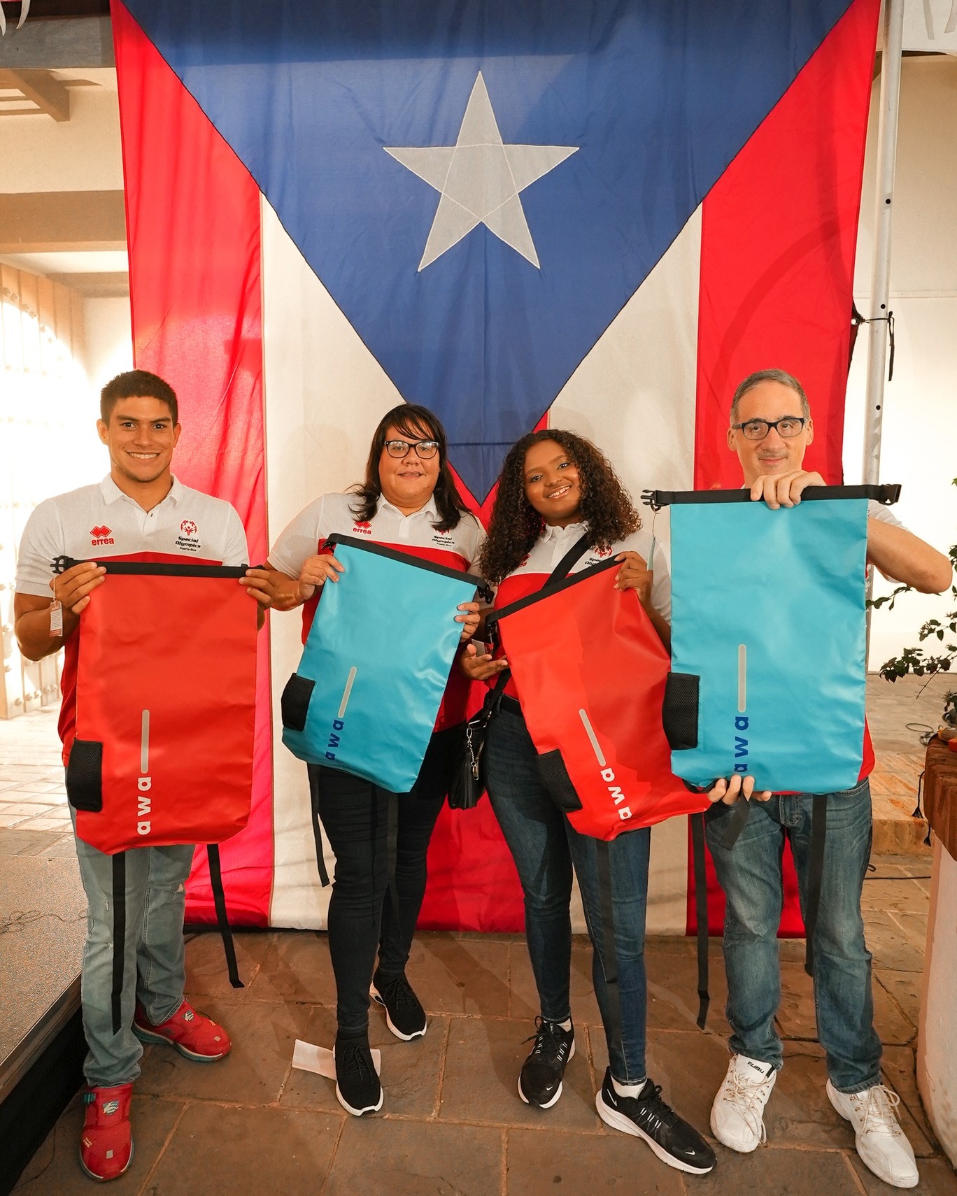 aWa se enorgullece de acompañar a la delegación de natación de Puerto Rico de Special Olympics en ruta a Berlīn, Alemenia. 🇩🇪 ¡Celebremos las oportunidades de unión y representación diversa en los deportes! 🏊♂️