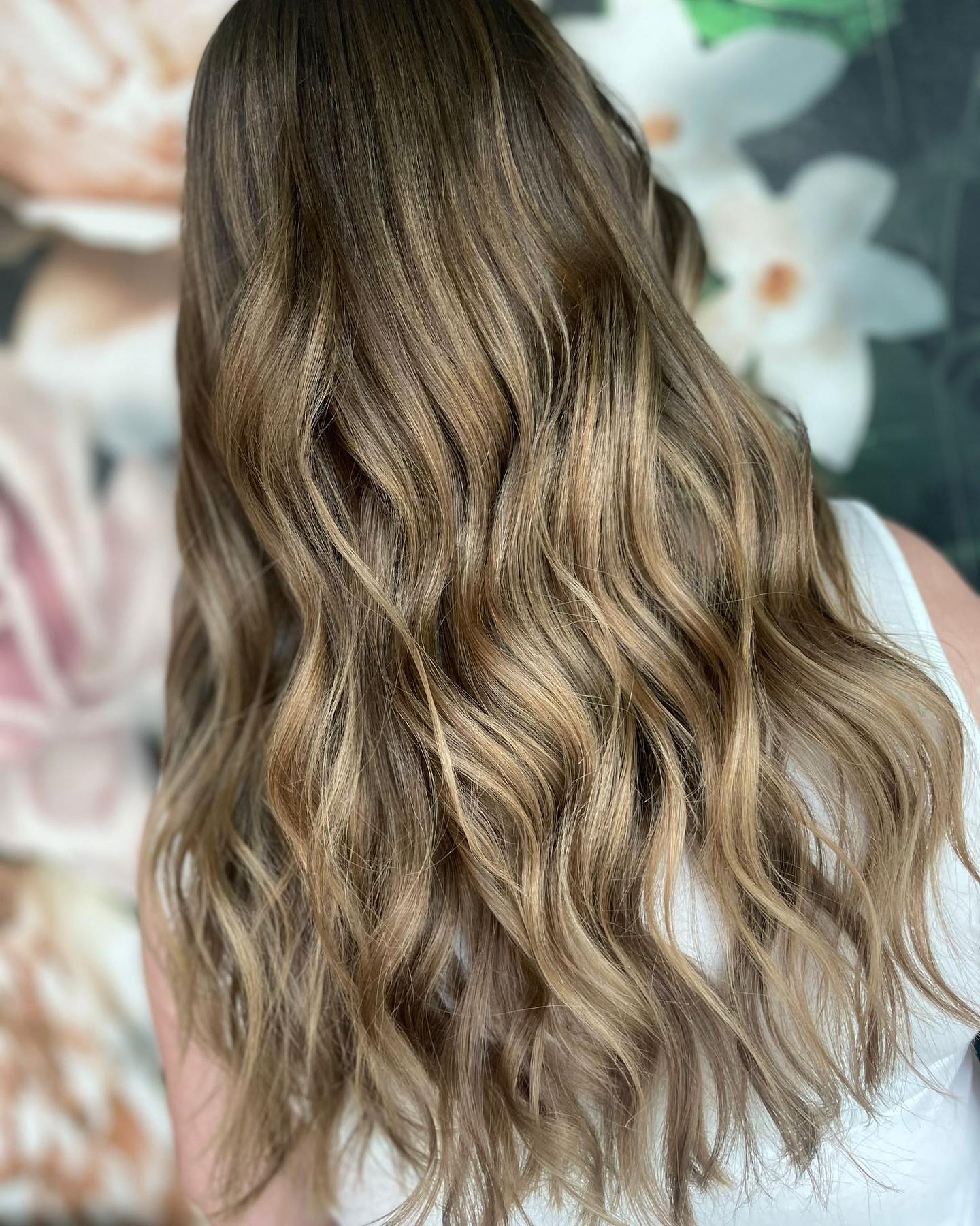 Bronde
Blond, Brünette oder einfach beides 🥰
Wir lieben alle Farben!
Was sagt ihr zu diesem vorher / nachher Effekt ?
@aline.kopfkuenstler
#bronde #balayage #balayagehighlights #haircolor #highlights #colortransformationnewblonde #hairlove #hairdresser #berlin #hairstyle #hairtransformation #themagicofcolor #evo #evounlimited #newflag