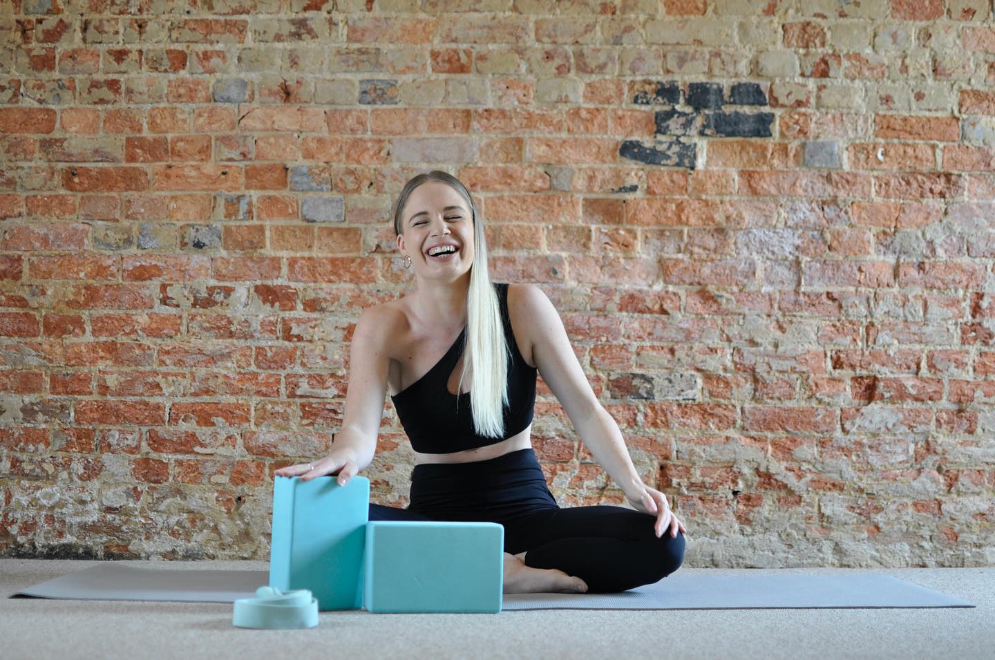 Come and flow with me at the @theitalianvilla on Wednesdays at 9:30-10:30am. ๐ง๐ผโโ๏ธ Booking via the website #yoga #sandbanks #villa #vinyasa #bournemouth #kndy