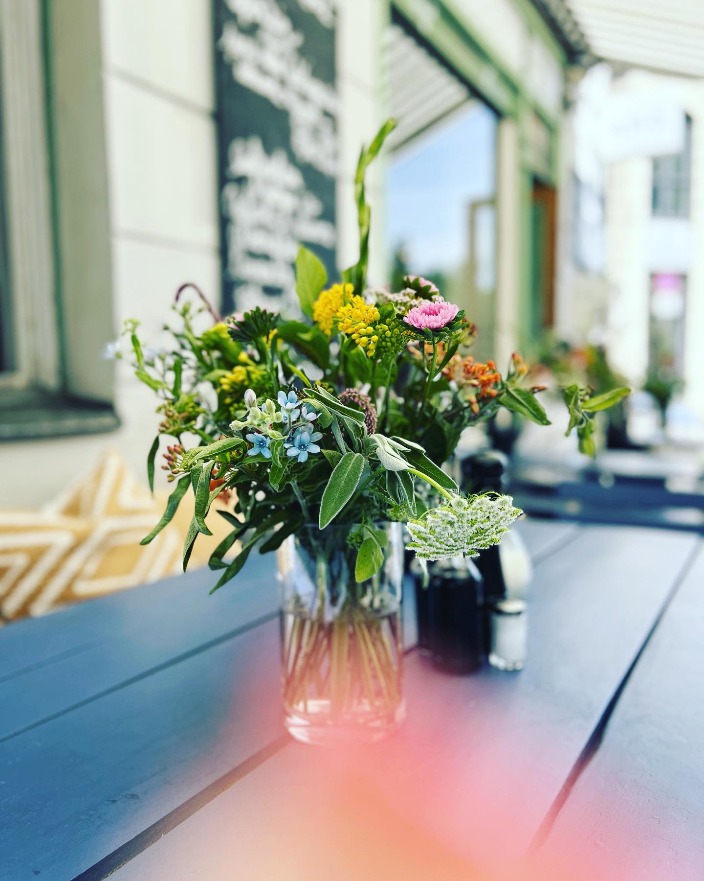 HAPPY DAY 🌸
.
.
.
.
#flowerphotography #mädchenitaliener #alteschönhauser #italianfood #mulackstrasse #pasta #berlinmitte