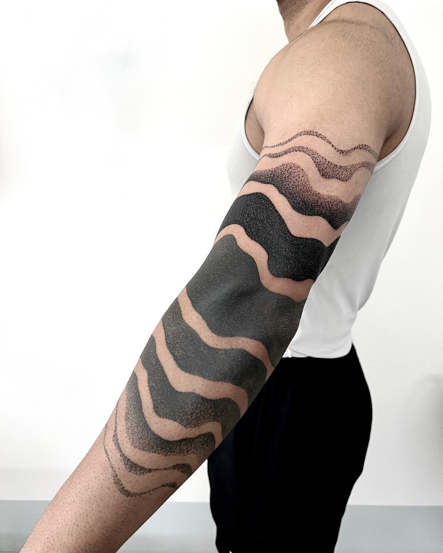 On a amazing photographer Navin ! @pantheraink @crown.sg @bheppo #tattoo #blackwork #oddtatooer #singaporetattoo