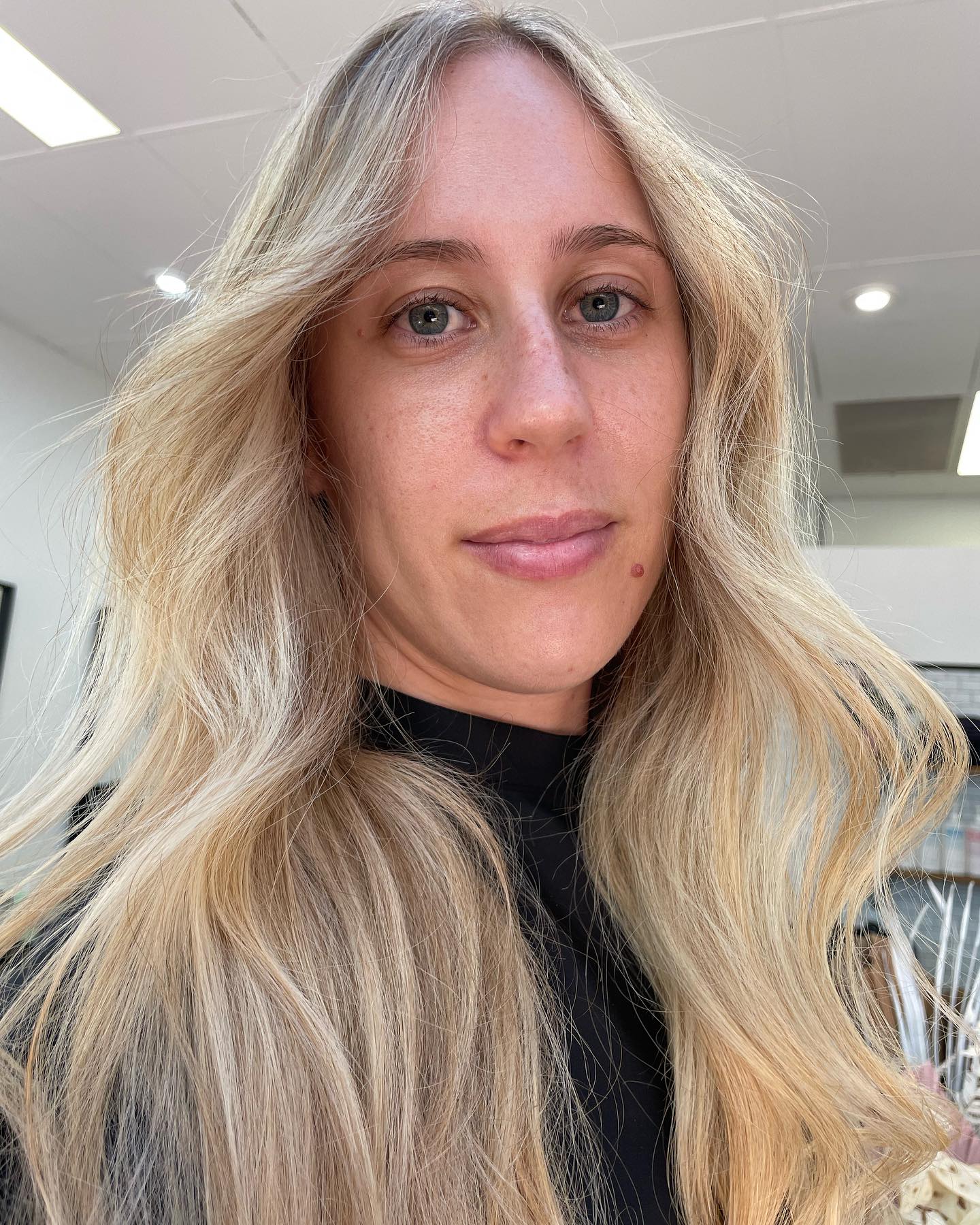 Natural Beauty
with lots of
Hair Shape
OUR FAVOURITE! 🖤
