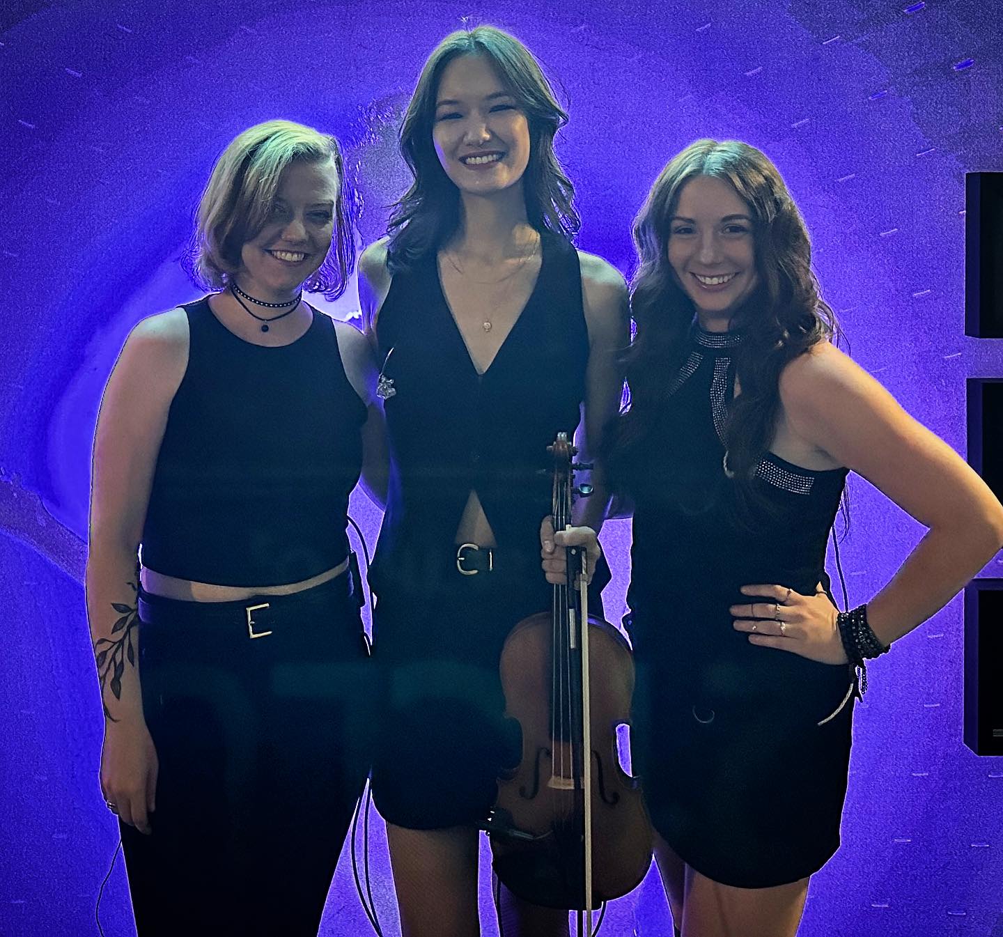 O2 Girl Group Photo ✨
•
•
With this purple backdrop, how could we not?
•
•
•
•
•
•
@o2london @officialthewho #thewho #o2 #o2arena #london #girlgroup #band #musicians #music #concertphotography #tour #tourlife #rocknroll #rockmusic #touringmusician #orchestra