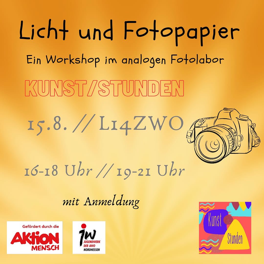KUNST/STUNDEN #2
Workshop im analogen Fotolabor💡Bilder ohne Kamera und nur mit Licht? Wir laden dich ein in unser Fotolabor in der L14zwo. Kostenfrei, keine Vorkenntnisse nötig, aber mit Anmeldung. Schreib uns eine Nachricht, wenn du am Dienstag, 15. August, dabei sein willst und zwischen 13-27 Jahren alt bist. Du bist älter und willst das Fotolabor kennenlernen? Melde dich und wir leiten dich weiter :)
Fotogramme sind experimentelle Schwarz-Weiß-Bilder, die komplett ohne Kamera direkt in der Dunkelkammer gemacht werden. Du legst Gegenstände auf Fotopapier (hier ist fast ALLES möglich, solange es nur auf das Blatt passt) und strahlst es für einen Moment mit Licht an.
Dann ab damit in die Entwicklerflüssigkeit und gebannt dabei zusehen, wie dein Bild nach und nach sichtbar wird. Jedes Fotogramm ist kreatives Experiment mit Licht und absolut einzigartig.