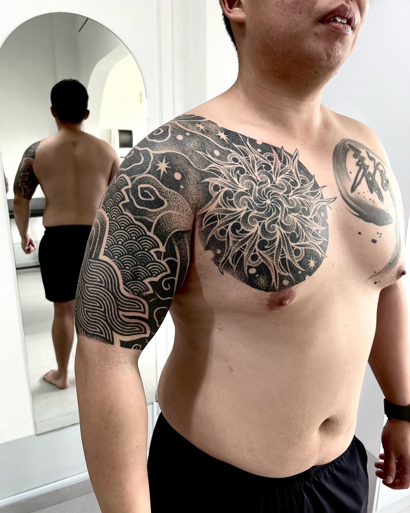 On a very nice guy Edward ! @bheppo @dynamiccolor #blackwork #tattoo #singaporetattoo