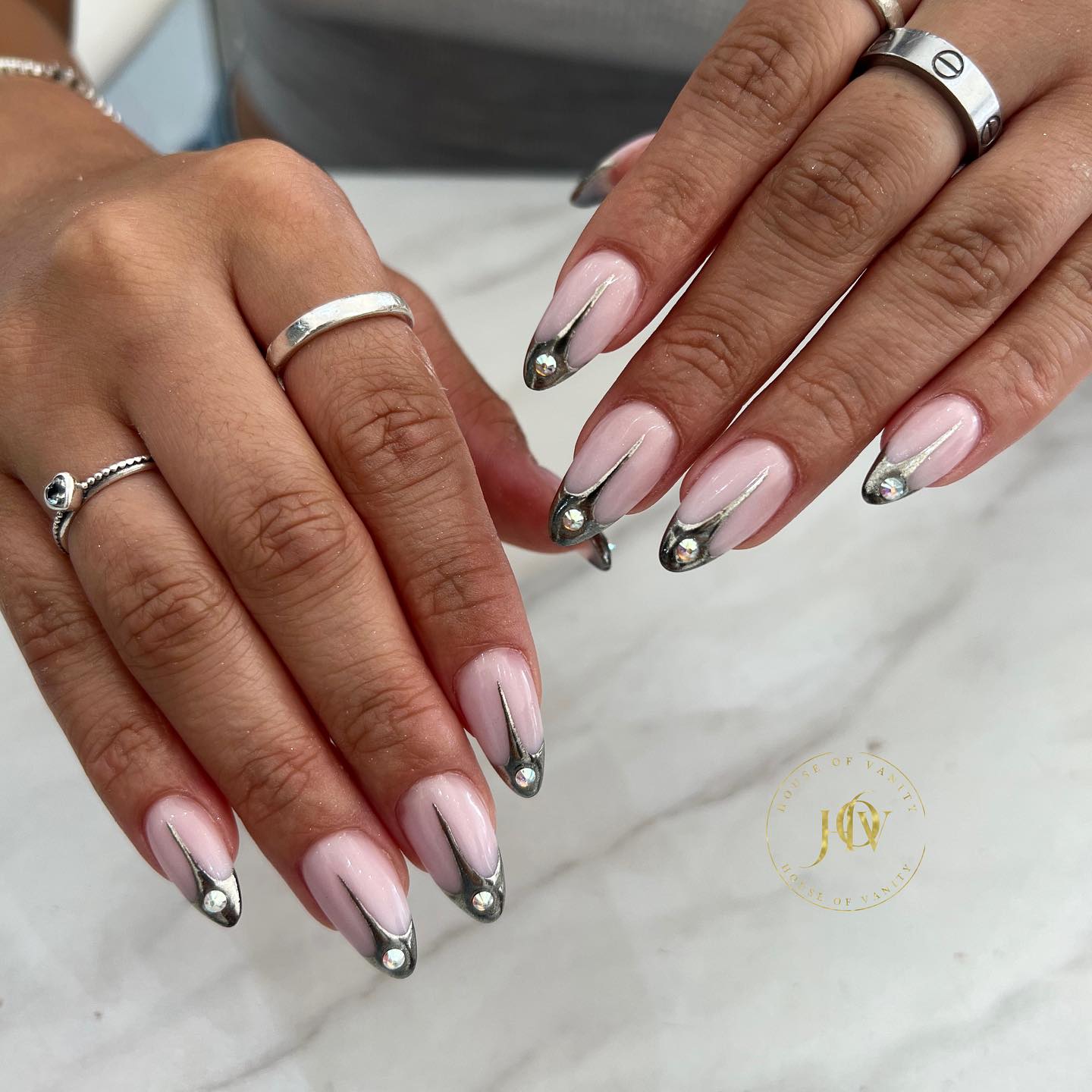 Chrome ๐ธ
.
.
.
.
.
.
.
.
.
.
#nails #swarovskinails #chromenails #ombrenails #nailartist #nailsofinstagram #nailsoftheday #nailsonfleek #nailswag #nailart #gelpolish #naildesign #naildesigns #almondnails #longnails #nailsaddict #fashion #fashionstyle #nailcare #fashionblogger #shinynails #catfordnails #lewishamnails #southeastlondonnails