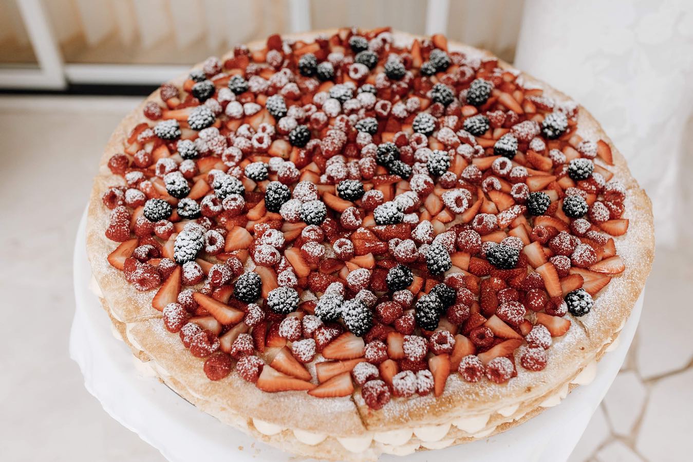 Millefoglie
📷 @nicolalemmonphotos
#millefoglie #berries #weddingcake #fresh #delish