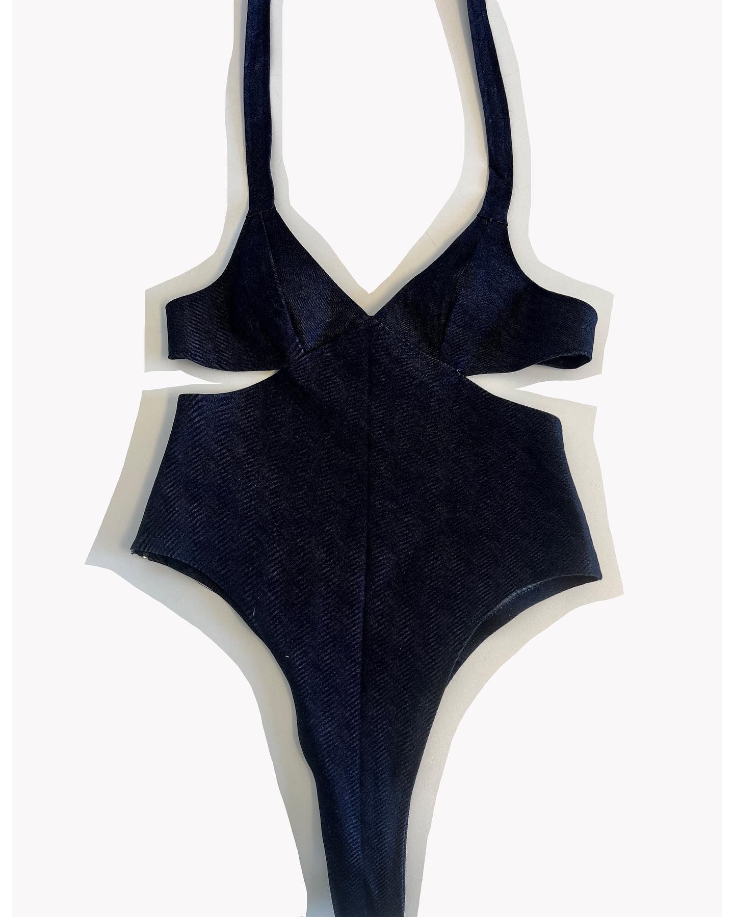 Denim Cutout Bodysuit. Available in Dark Wash and Off White 🖤