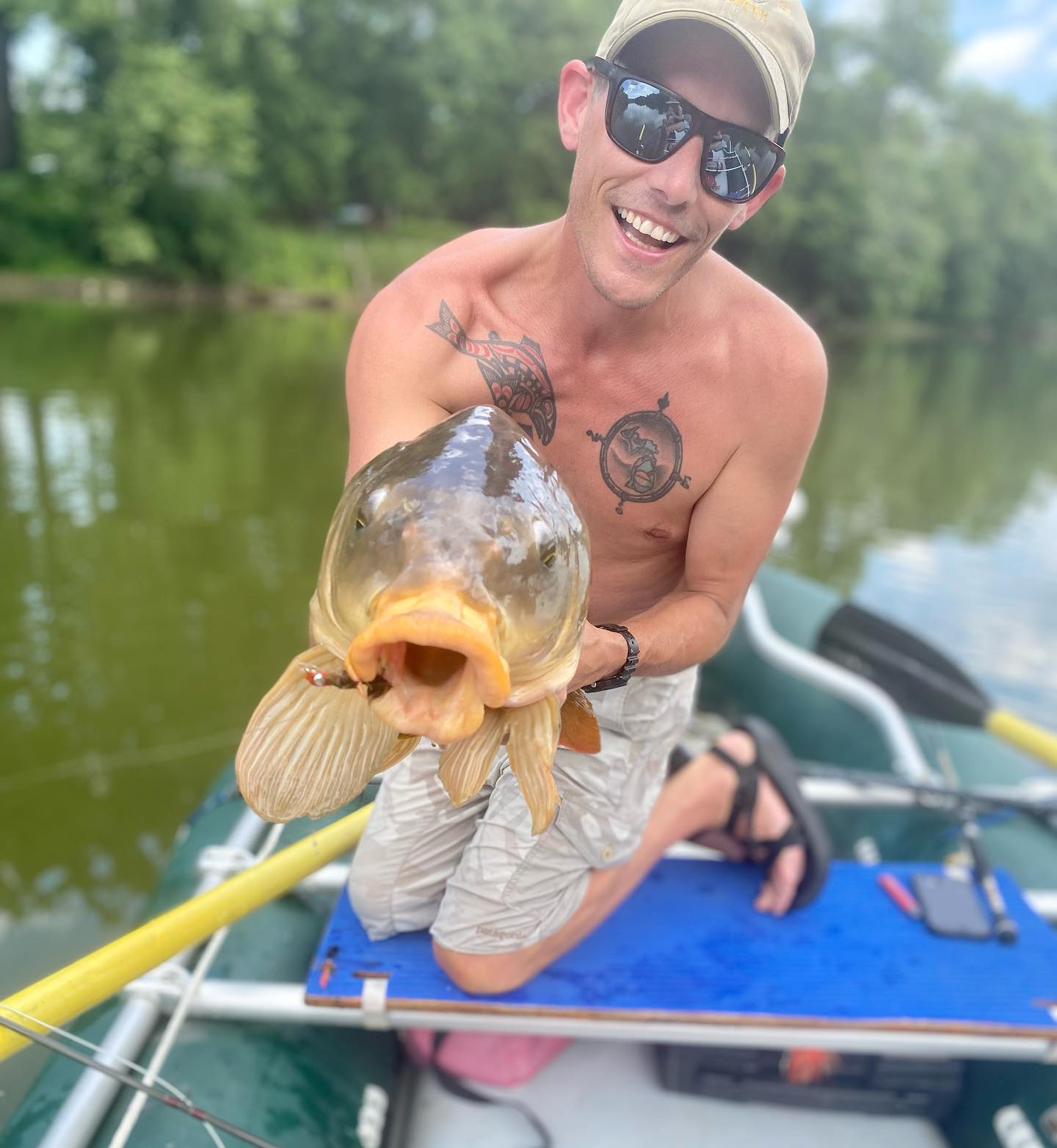 Carp need love too. #carpfishing #carplove #flyfishing #carpflyfishing #shenandoahvalley #shenandoahriver #valleystateofmind #shenandoahvalleyflyfishing #virginiaflyfishing #floattrip #maravia #nrsfishing