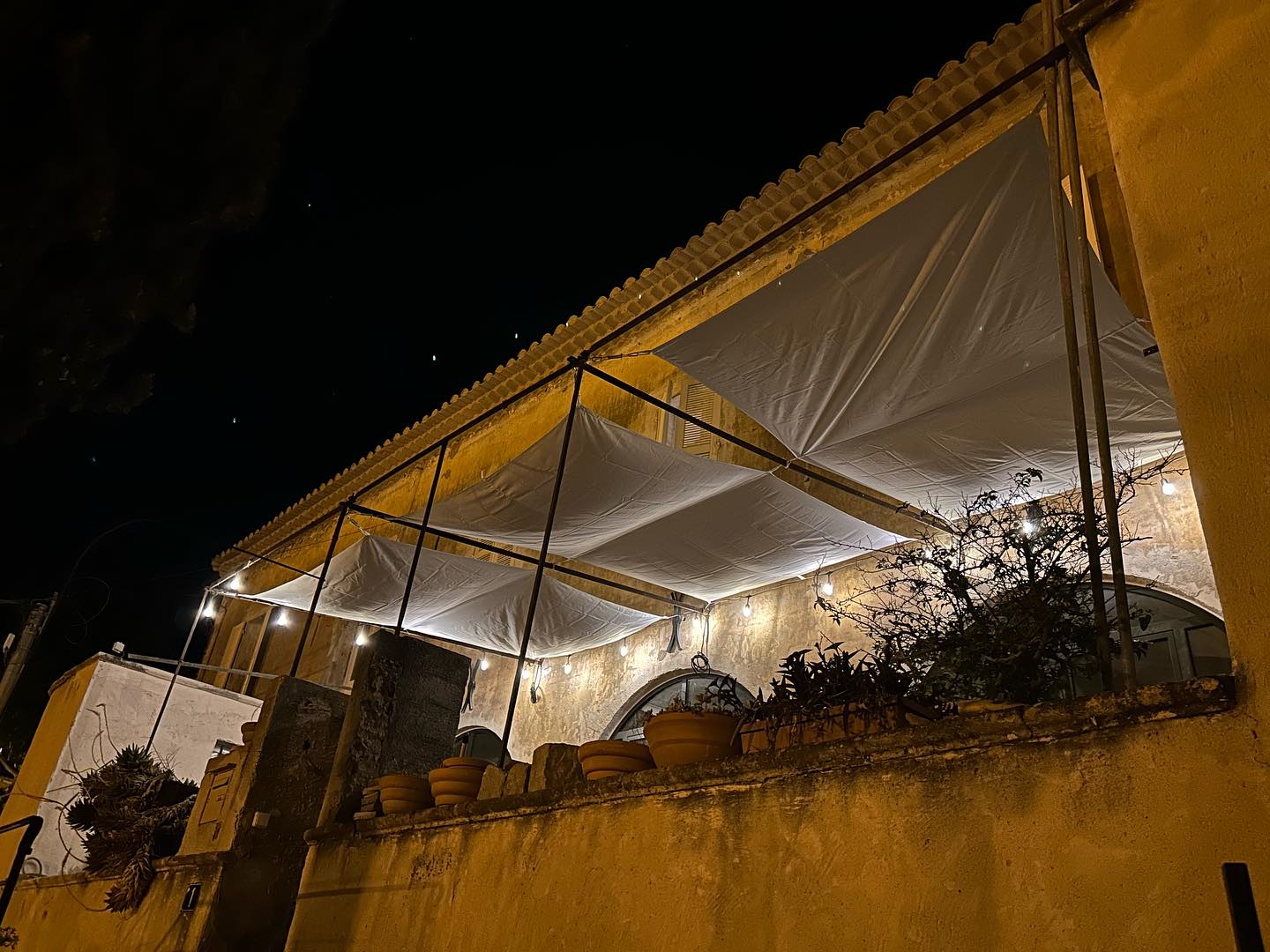 A little bit of coziness in the midst of the renovation to create memories. We have been able to have diners this week with our family (19 people!), and we are beyond grateful. Thank you Sebastien for the set up 🙏
.
.
.
.
Book La Maison LONG****
Vacation home | Photoshoot
4 bedrooms | 6 guests
📍In the heart of the village (Ollioules, Var)
⛱ 15 min from beaches by car
⏱ Near Sanary-sur-Mer, Bandol, Le Castellet, Evenos, La Cadiere d'Azur, Toulon!
⌨ For lowest prices, book here:
www.lamaisonlong.com
.
.
Réservez La Maison LONG****
Maison de vacances | Lieu de Tournage
4 chambres | 6 personnes
📍Au cœur du village (Ollioules, Var)
⛱ 15 min des plages en voiture
⏱ Proche de Sanary-sur-Mer, Bandol, Le Castellet, Evenos, La Cadiere d'Azur, Toulon!
⌨ Réservez ici (prix les plus bas) : www.lamaisonlong.com
#lamaisonlong #maisonlong #ollioules #sanarysurmer #vacationhome #slow #slowliving #cotedazur #southoffrance #regionsud #frenchriviera #provencealpescotedazur #pacatourisme #maisonalouer #locationsaisonniere #maisondecharme #maisonsdevacances
#authenticprovence #suddelafrance #lesud #ProvenceGuide #VisitProvence #frenchcountry #uniquehomes #amazingspaces #patrimoinefrancais #oldstones #vaultedceiling