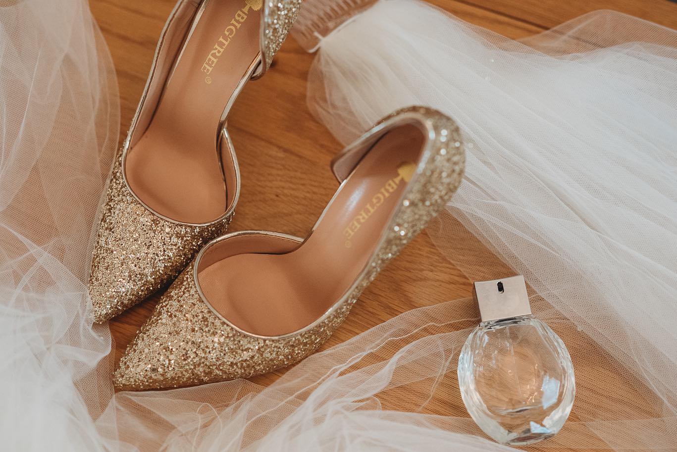 โWhen making experiences, attention to detail mattersโ #pldphotography #weddingphotographer #portrait #nikon #somerset #weddings #details #naturalphotography