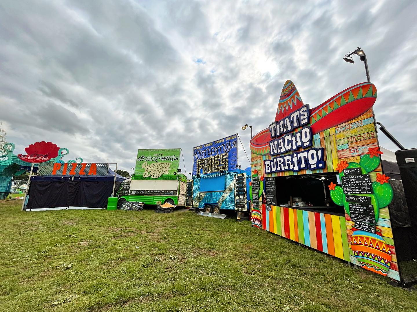 Dream Team set up @nozstock with @wrappersdelight and @hotrockspizza - all the colours on this grey day!
Excited to be back with an amazing line up, find us on the main stage all weekend starting at 7pm this eve :)