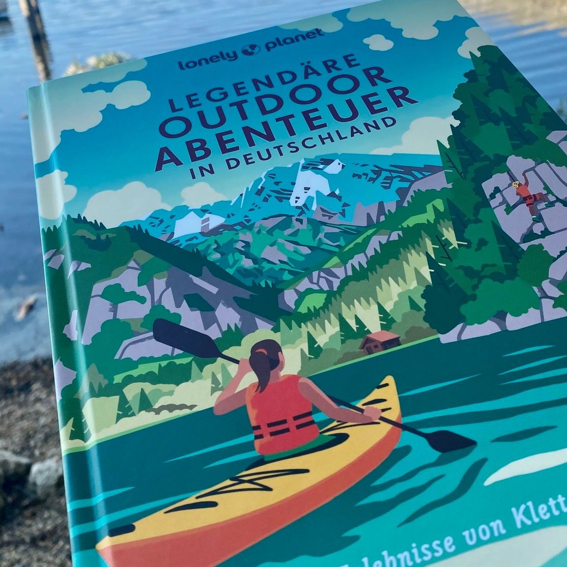 Du willst unvergessliche Outdoor-Aktivitäten direkt vor der Haustür entdecken? 40 Erlebnisse präsentiert das neue Buch von @lonelyplanet_de. Und ein Abenteuer ist bei uns am Chiemsee! Von unserer Station beim @schraml_bootsverleih kannst du zur traumhaften Insel-Tour aufbrechen. Oder du testet die Trendsportart Wingsurfen/Wingfoilen bei uns 😎 @alexla_911 hat das Abenteuer recherchiert - vielen Dank dafür ❤️
#sup #standuppaddling #stehpaddeln #paddleboarding #chiemsee #chiemgau #chiemseechiemgau #chiemseealpenland #chiemgauliebe #chiemseeliebe #chiemseeliebenwir #prienamchiemsee #standuppaddle @prien_am_chiemsee @chiemseealpenland @chiemseechiemgau