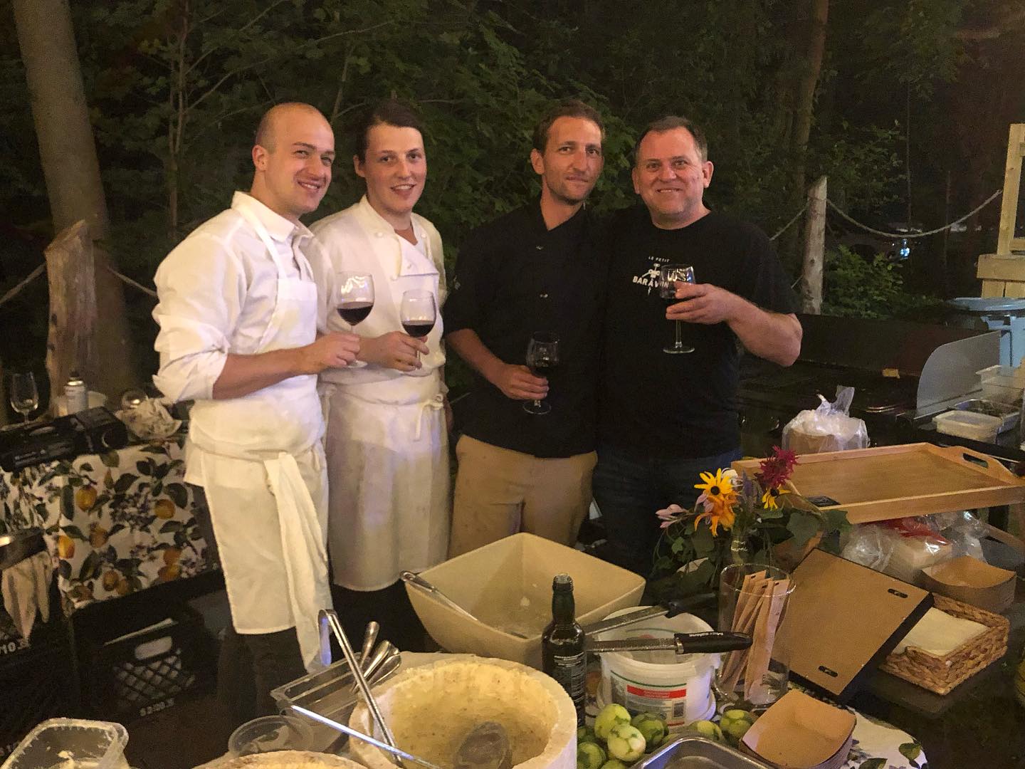 Quelle belle soirée en compagnie de Roberto et de son équipe ‘toute’ étoile, Romain et Emile !!Thank you everyone for making our Garden-Party another resounding success!!