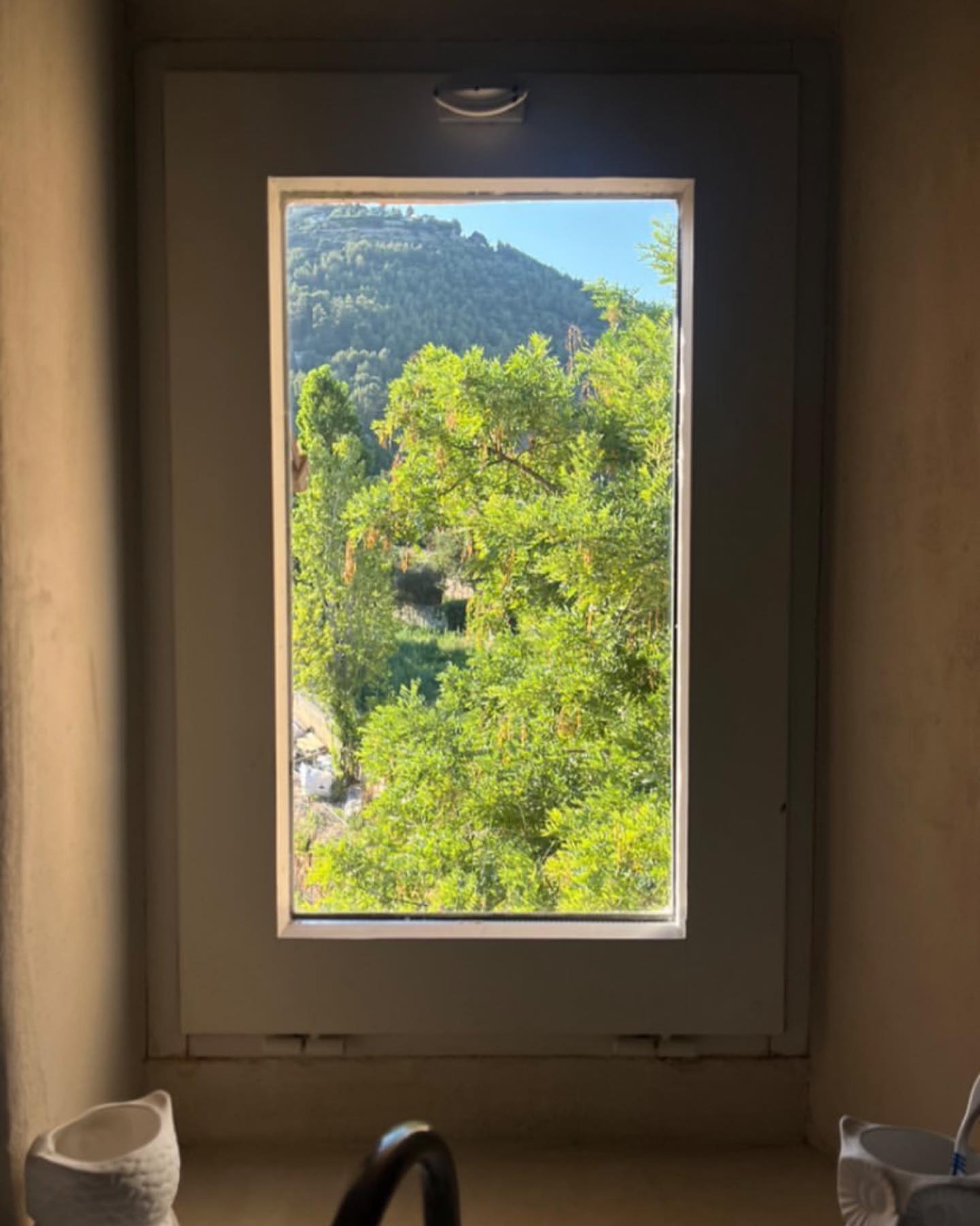 Bathroom with a view by Ninon (12 year old) 💚 .
.
.
.
.
Book La Maison LONG****
Vacation home | Photoshoot
4 bedrooms | 6 guests
📍In the heart of the village (Ollioules, Var)
⛱ 15 min from beaches by car
⏱ Near Sanary-sur-Mer, Bandol, Le Castellet, Evenos, La Cadiere d'Azur, Toulon!
⌨ For lowest prices, book here:
www.lamaisonlong.com
.
.
Réservez La Maison LONG****
Maison de vacances | Lieu de Tournage
4 chambres | 6 personnes
📍Au cœur du village (Ollioules, Var)
⛱ 15 min des plages en voiture
⏱ Proche de Sanary-sur-Mer, Bandol, Le Castellet, Evenos, La Cadiere d'Azur, Toulon!
⌨ Réservez ici (prix les plus bas) : www.lamaisonlong.com
#lamaisonlong #maisonlong #ollioules #sanarysurmer #vacationhome #slow #slowliving #cotedazur #southoffrance #regionsud #frenchriviera #provencealpescotedazur #pacatourisme #maisonalouer #locationsaisonniere #maisondecharme #maisonsdevacances
#authenticprovence #suddelafrance #lesud #ProvenceGuide #VisitProvence #frenchcountry #uniquehomes #amazingspaces #patrimoinefrancais #oldstones #vaultedceiling