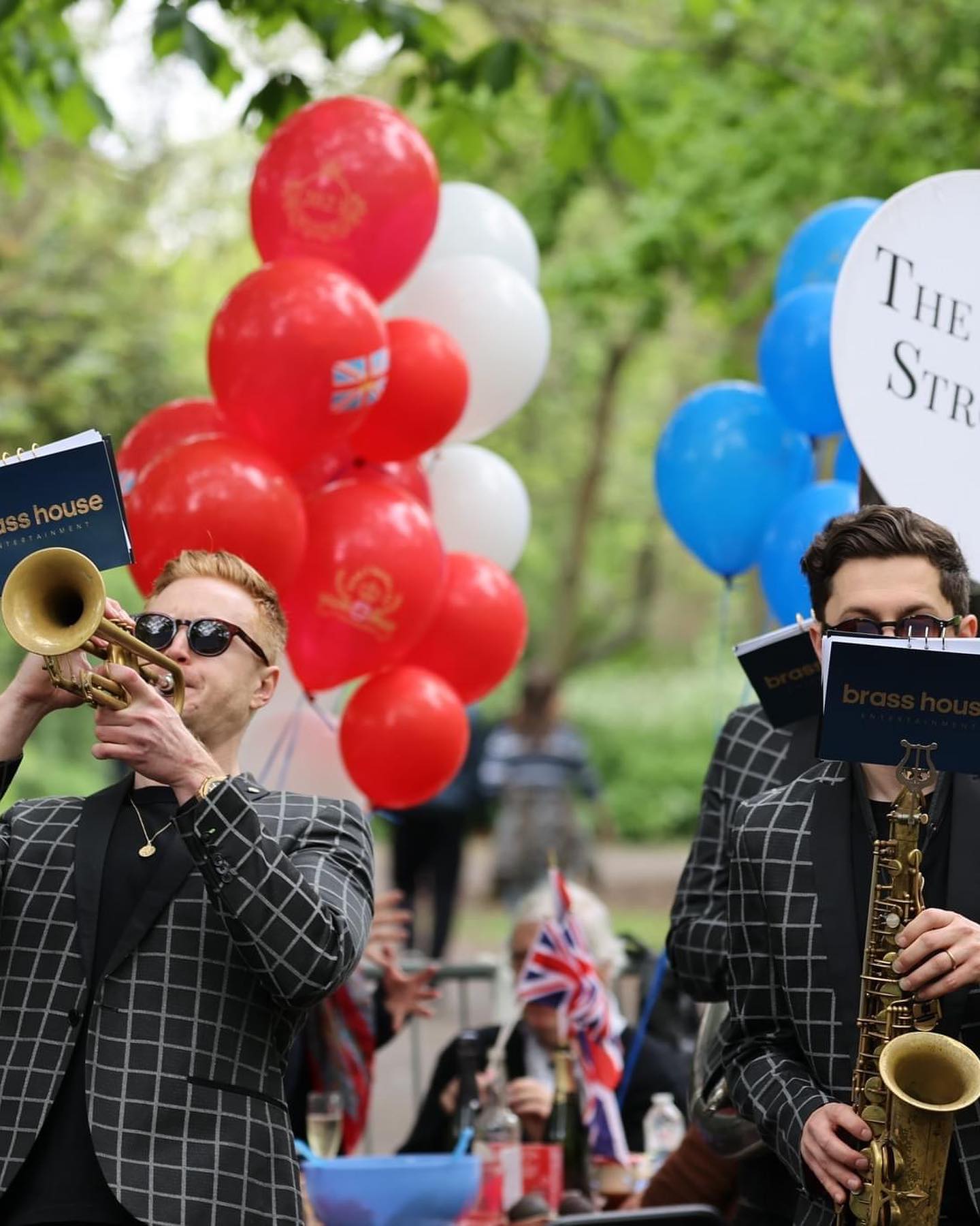 A throwback to our performance for The Big Lunch at Regent’s Park for the coronation of King Charles III 👑
.
.
.
#TheLondonStrollers #RoamingBand #BrassBand #StrollingBand #AcousticBand #LuxuryEvents #LuxuryWedding #InternationalBand #London #EventProf #WeddingPlanner #King #Coronation #RegentsPark
