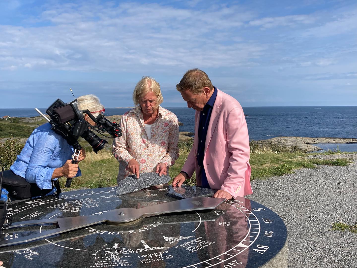 Da har BBC besøkt Geoparken vår og hørt mye om larvikitten! Kommer som program i serien BBC har om Great Continental Railway Journeys