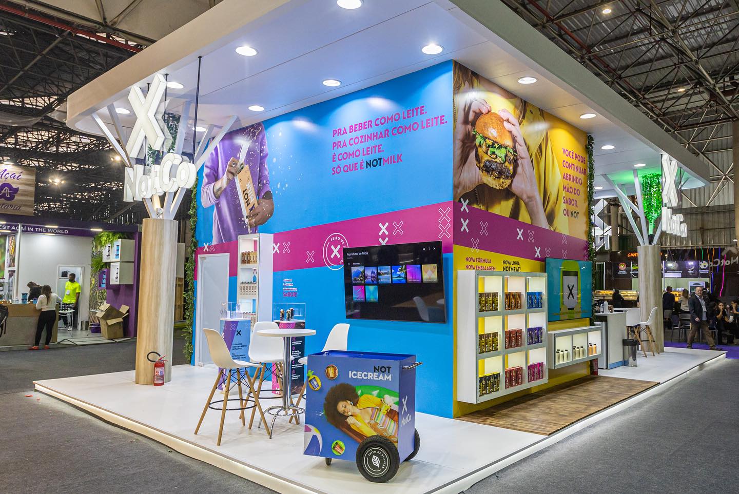 Fotografia profissional de stand em feiras e congressos.
Utilizamos técnicas de exposição e enquadramento, trazendo cada detalhe de cor, luz, cenografia e estrutura de um stand.
Evento: Naturaltech 2022
Cliente: @notcobr