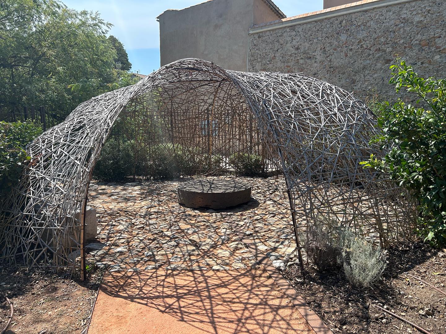 Beautiful art piece in #ollioules, few meters from @lamaisonlong_south_of_france .
.
.
.
.
Book La Maison LONG****
Vacation home | Photoshoot
4 bedrooms | 6 guests
📍In the heart of the village (Ollioules, Var)
⛱ 15 min from beaches by car
⏱ Near Sanary-sur-Mer, Bandol, Le Castellet, Evenos, La Cadiere d'Azur, Toulon!
⌨ For lowest prices, book here:
www.lamaisonlong.com
.
.
Réservez La Maison LONG****
Maison de vacances | Lieu de Tournage
4 chambres | 6 personnes
📍Au cœur du village (Ollioules, Var)
⛱ 15 min des plages en voiture
⏱ Proche de Sanary-sur-Mer, Bandol, Le Castellet, Evenos, La Cadiere d'Azur, Toulon!
⌨ Réservez ici (prix les plus bas) : www.lamaisonlong.com
#lamaisonlong #maisonlong #ollioules #sanarysurmer #vacationhome #slow #slowliving #cotedazur #southoffrance #regionsud #frenchriviera #provencealpescotedazur #pacatourisme #maisonalouer #locationsaisonniere #maisondecharme #maisonsdevacances
#authenticprovence #suddelafrance #lesud #ProvenceGuide #VisitProvence #frenchcountry #uniquehomes #amazingspaces #patrimoinefrancais #oldstones #vaultedceiling