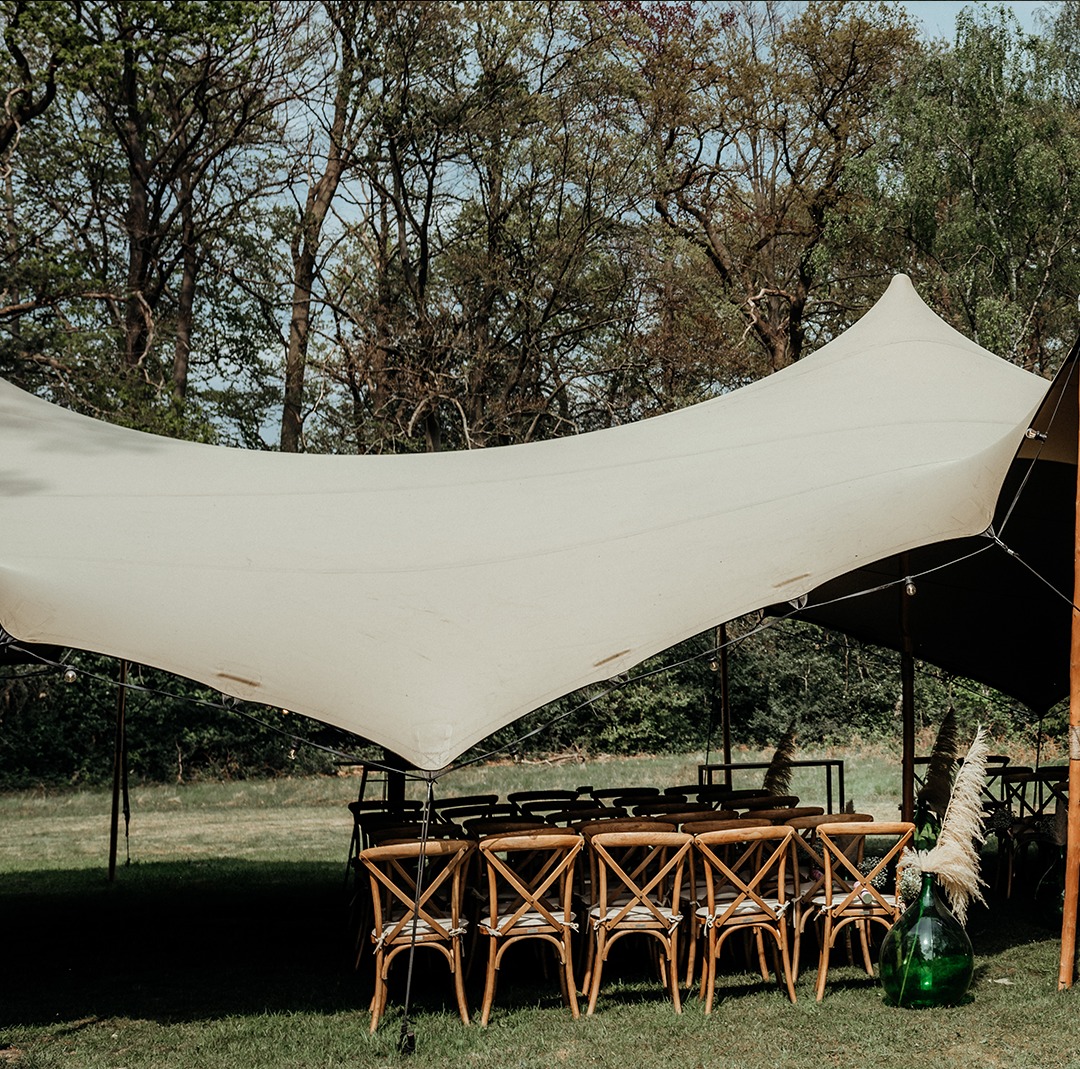 Outdoor wedding season 🥂
📸 credits: @kristelcuyvers.photography
#metkachet #akachetvenue #cachecour #wedding #weddingvenue #eventvenue #eventcatering #venue