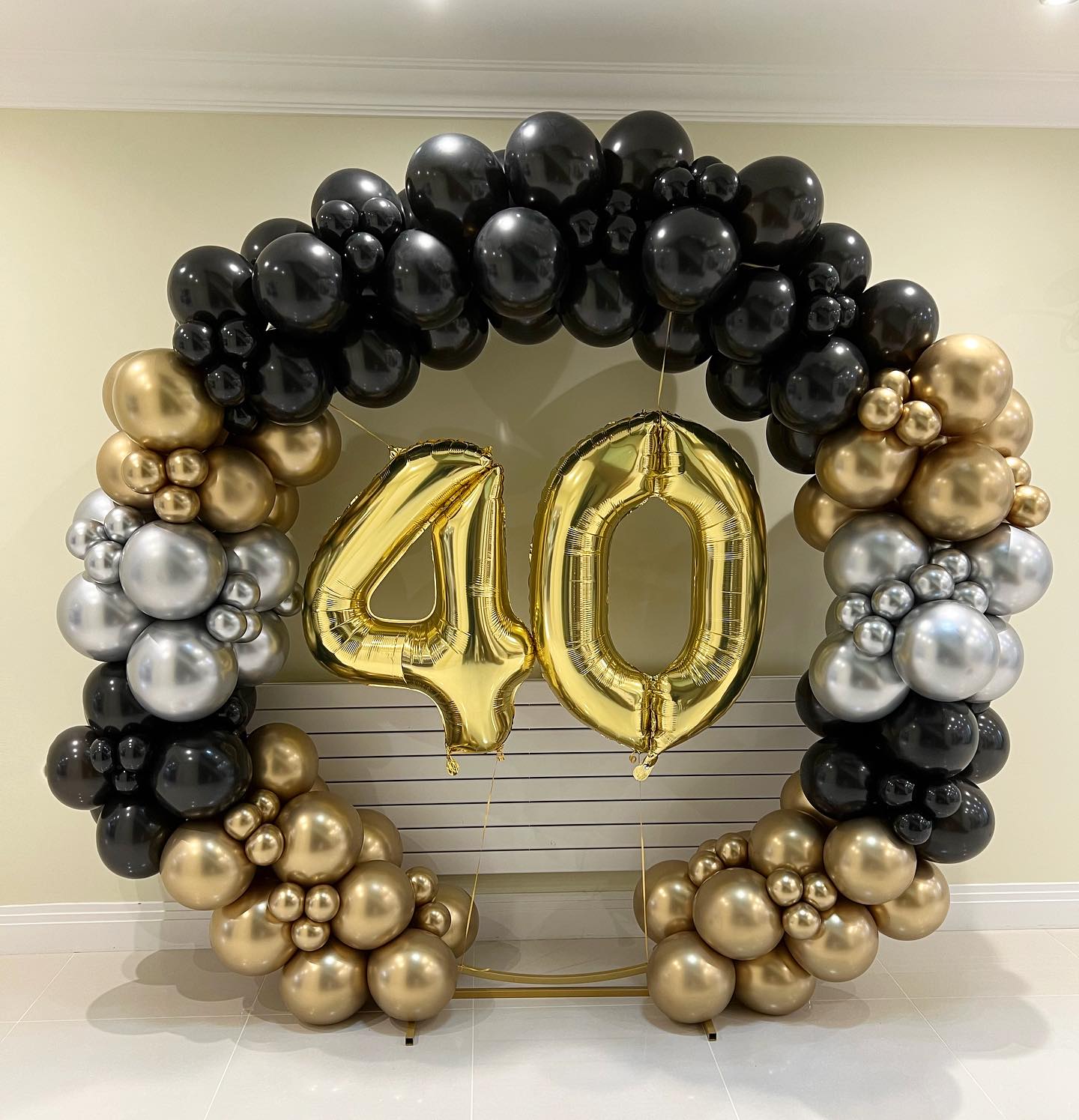 Fabulous 40 🎈 DM us to create your birthday backdrops!
.
.
.
.
happybirthday#bubbleballoons#balloons#babyshower#baby#birth#celebration#gift#party#celebrationgift#baby#ballooninabox#present#lockdownpresent#ballooninabox#birthdaypresent#ordernow#happybirthday#celebrate#giantbubbleballoons#buckinghamshire#london#buckinghamshireballoons