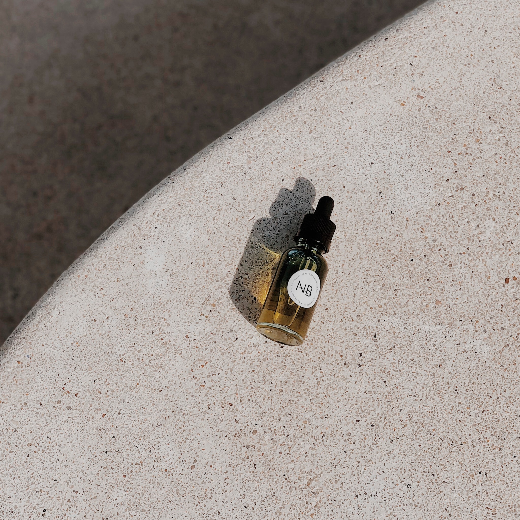 Minimalism. 🌿
#minimalismdesign #wenigeristmehr #simpledesign #loveit #natural #newbrand #branding #balance #lovemyjob #corporatedesign #logo #logodesigns