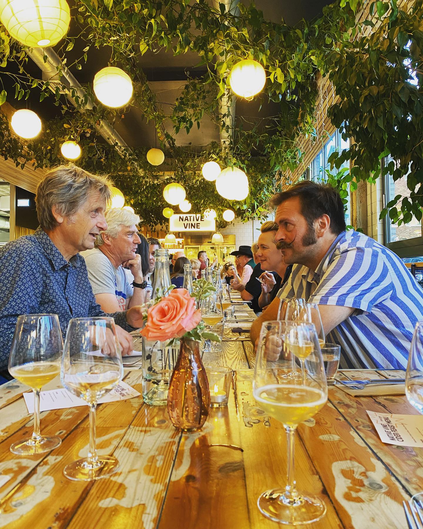 Real #cidertalk going down at the @thebristolloaf last night, makers and cider experts around the world feasting, on some incredible food and conversation.
.
.
.
.
.
.
#cidersalon #cider #apple #pear #perry #festival #experts #cidermaking #dinner #tasting #delicious #drinkresponsibly #international @ciderologist @piltoncider @edenciders @olivers_cider