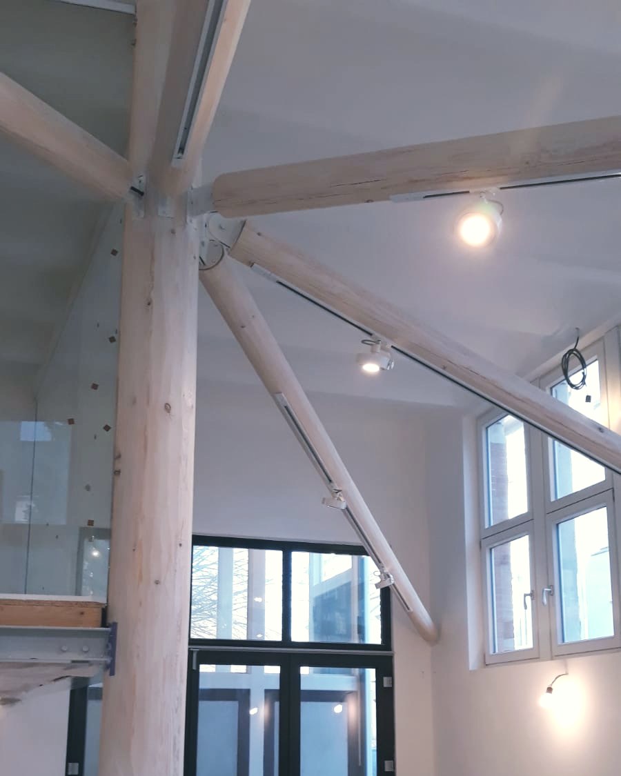 Wij houden van verbindingen.
Met onze klanten, met onze leveranciers en verbindingen bij onze kolommen!
#houtenpilaar #constructievekolom #hollekolom #solidwood #hollekolommen #buildingwithwood #kolom #woodencolumn #liefdevoorhout #houtmaatwerk #architectuur #bouwenmethout #houtenkolommen #houtconstructie #houtbouw #duurzaam #houtschrijnwerk #massiefschrijnwerk #buildwithwood #industriebouw #vakmanschap #woodencolums #architectural #rondekolom #houtbewerking #houtbewerkingopmaat #houtenkolom #massiefhout