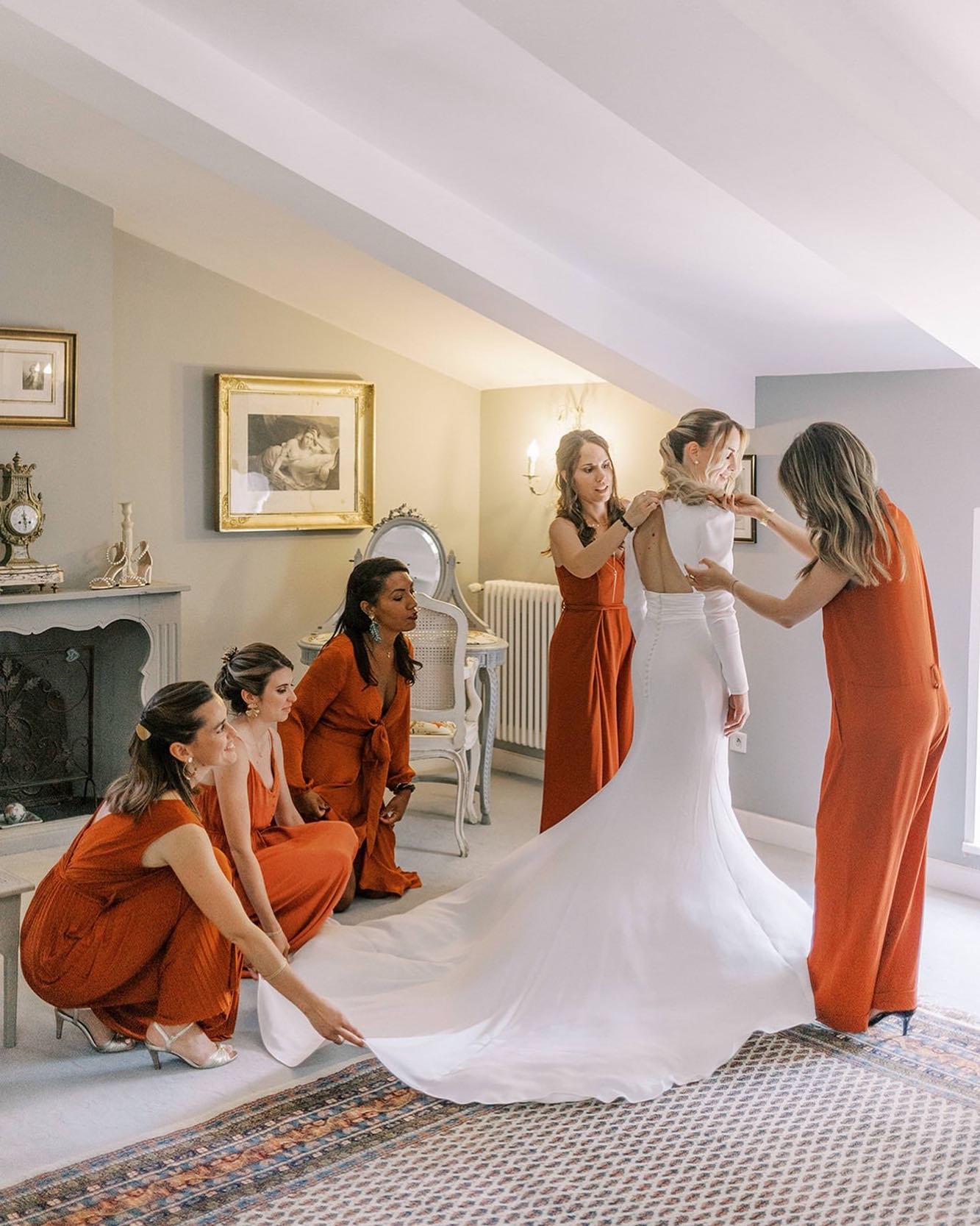 📸✨ Des instants précieux avant la cérémonie ! Les préparatifs de la mariée sont empreints d'excitation et d'émotion alors qu'elle se concentre pour le moment important à venir.
En tant que photographe de mariage, c’est un privilège d’assister à vos préparatifs. Ces photos vous permettront de revivre toute l'effervescence du jour de votre mariage, encore et encore. 💕 Partagez ces moments privilégiés avec vos proches qui n'ont pas pu être présents et immortalisez les petits détails de ce jour si spécial.
.
.
#weddingphotographer #luxurywedding #luxuryweddingphotographer #weddingsouthoffrance #fineartweddingphotographer #myarchetype #provencewedding #wedding2024 #destinationweddingphotographer #frenchrivierawedding #rivierawedding #fineartweddingfrance #luxuryweddingplanner