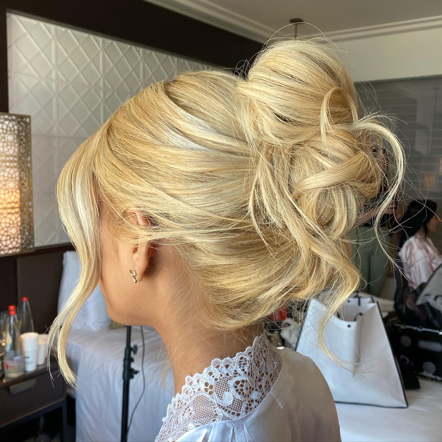 Soft and high #updo with our beautiful bride @sarazonensain using @schwarzkopfpro.israel @osis_hair @schwarzkopfpro @lorealhairpy #90style #inspohair #frenchtwist #blondhairstyle