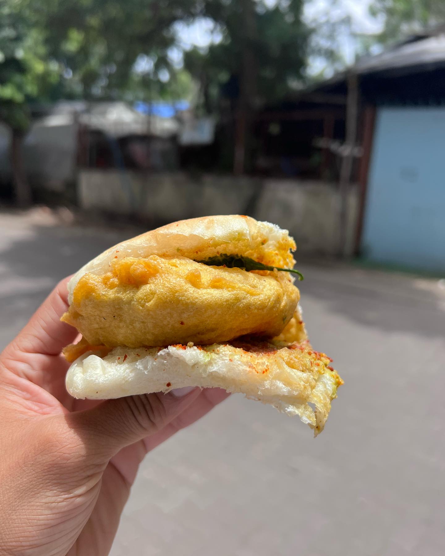 Flavorgasmic love #vadapav #mumbai #indianfood #mumbaifoodie