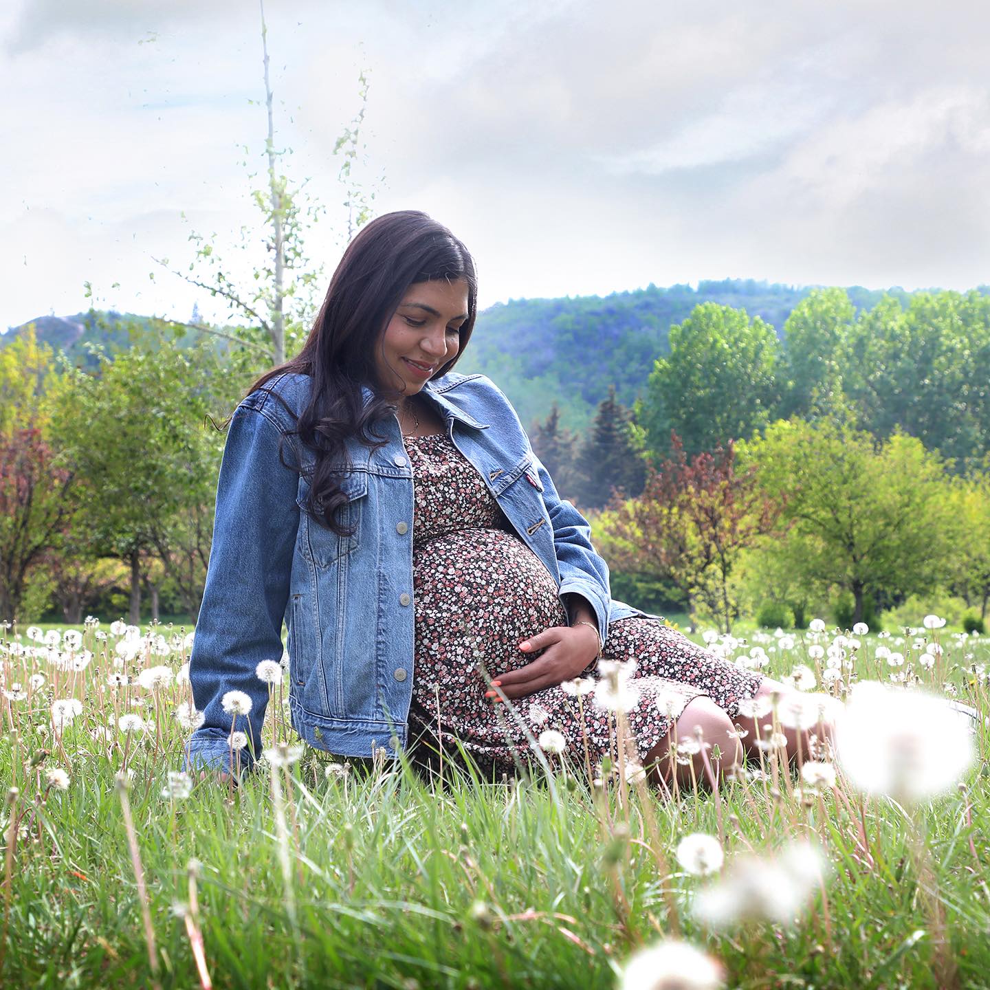 A little maternity sample from the spring. Have not been updating my social media much, but we are heading into fall - so be sure to book early for the beautiful fall Calgary colors! #yycphotographer #maternityphotoshoot #calgaryfamilyphotographer