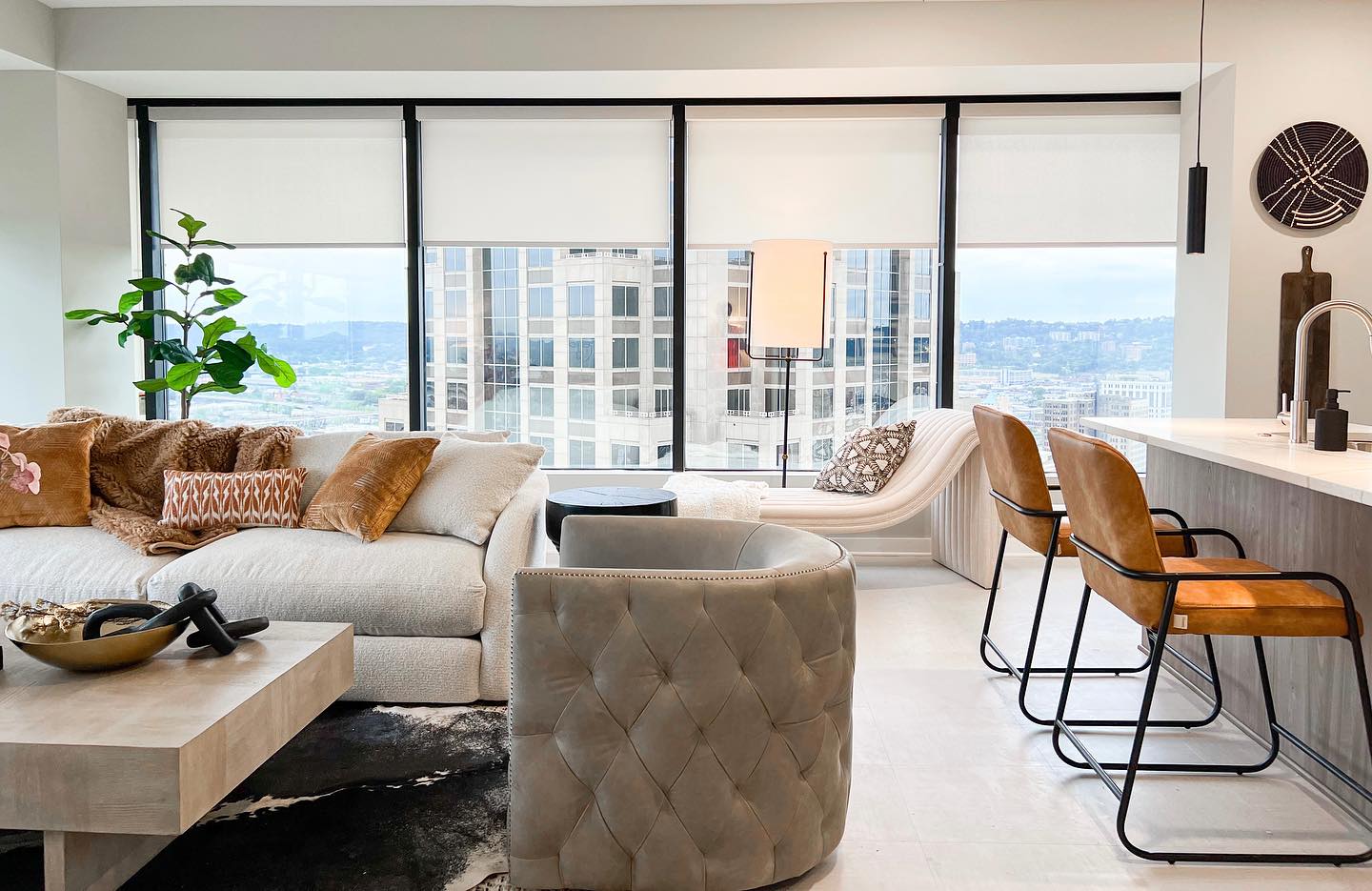 We spent a few days last week in #birminghamalabama installing the first model in the historic AT&T City Center building. Built between 1968 and 1971, the former AT&T City Center was a Modern-style office building in the central business district of downtown Birmingham. New York based architectural firm Kahn and Jacobs, with associate architect Der Scutt, headed up the design. In 2018, it was purchased with plans to play a role in the revitalization of the area and convert the building into luxury rental units with restaurants and retail. We are thrilled to have been asked to design the interiors of the amenity spaces as well as units.