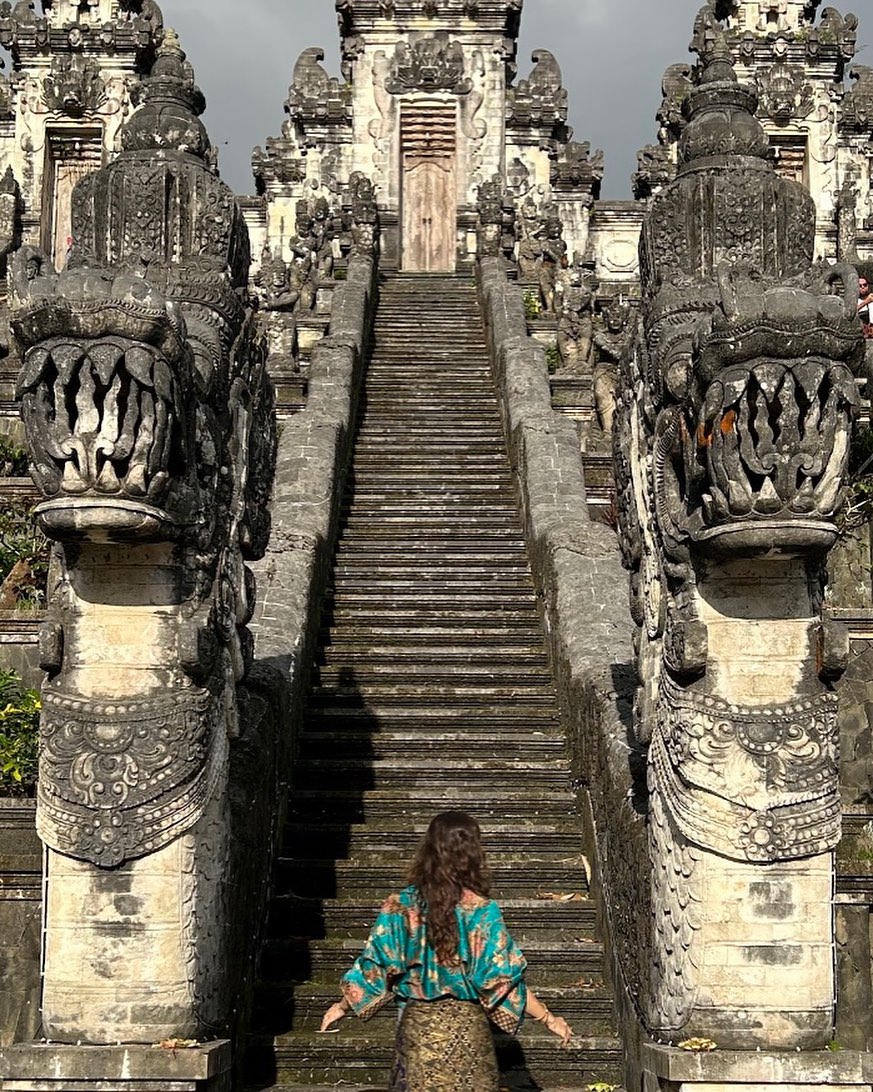 As-tu déjà ressenti…
Le ciel dans tes peines,
L’âme dans tes veines,
L’amour dans tes mains,
La force dans ton bassin,
Le souffle dans ton esprit,
La folie d’être en vie,
L’autre dans tes yeux,
La beauté d’être deux,
La joie d’être toi,
D’être dans ce corps, Roi ?
#unite #ensemble #autre #nous #together #alife #tobealive #envie #vie #life #amour #souffle #weareone #vivant #temple