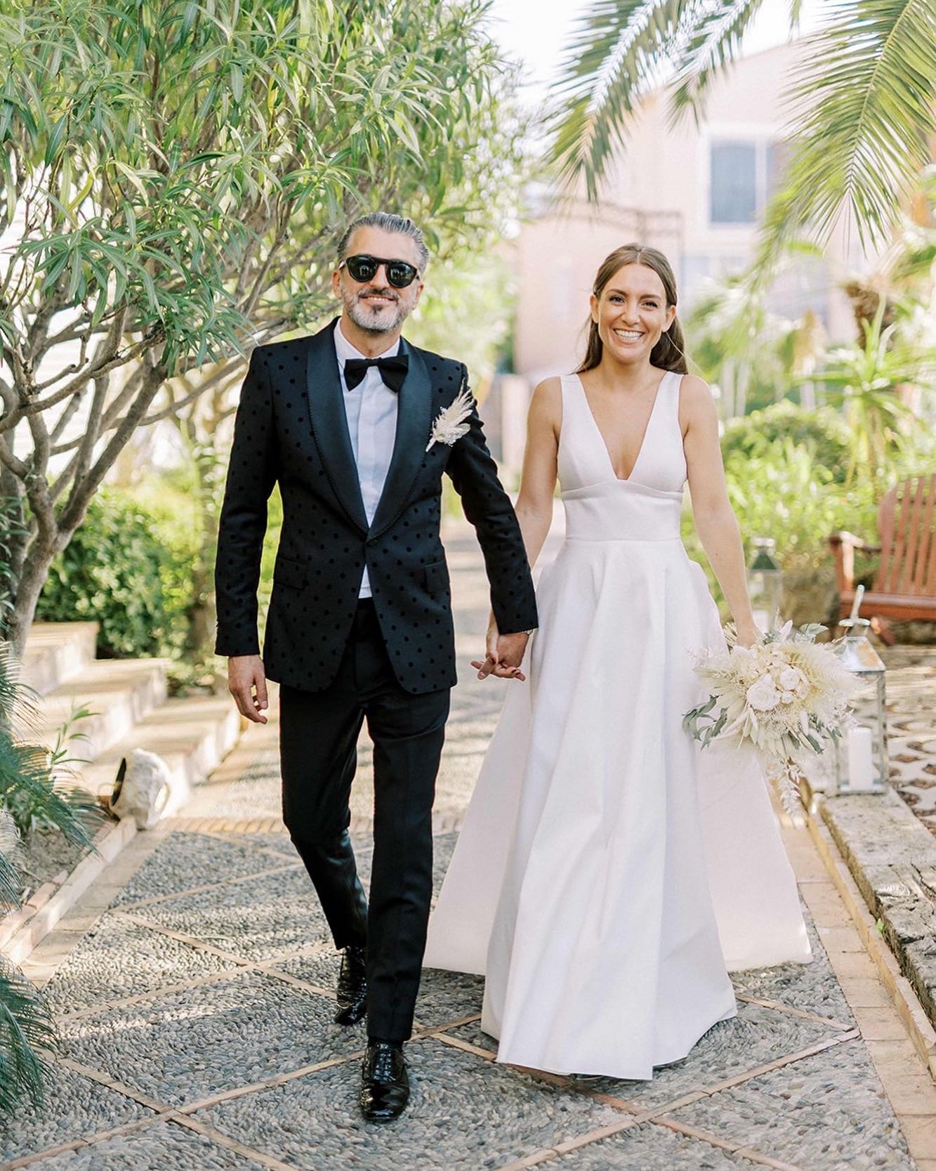 Fan inconditionnel des sourires authentiques et radieux. De merveilleux souvenirs d’ il y a deux ans et qui continuent de briller. 💍❤️
#weddingsouthoffrance #weddingfrenchriviera #fineartweddingphotography #myarchetype #weddingphotographer #luxurywedding #luxuryweddingphotographer #weddingsouthoffrance #fineartweddingphotographer #provencewedding #wedding2024 #destinationweddingphotographer #frenchrivierawedding #rivierawedding #fineartweddingfrance #luxuryweddingplanner