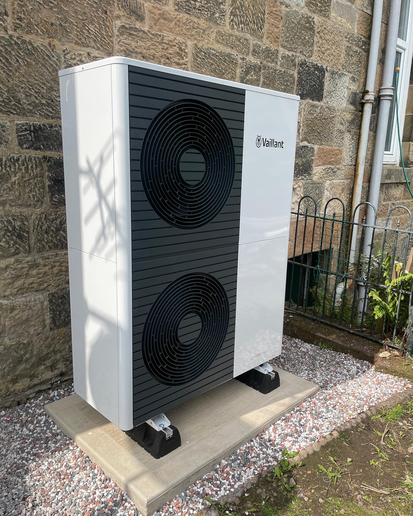 Check out our recent install carried out in Glasgow.
#vaillant #arothermplus #heatpump