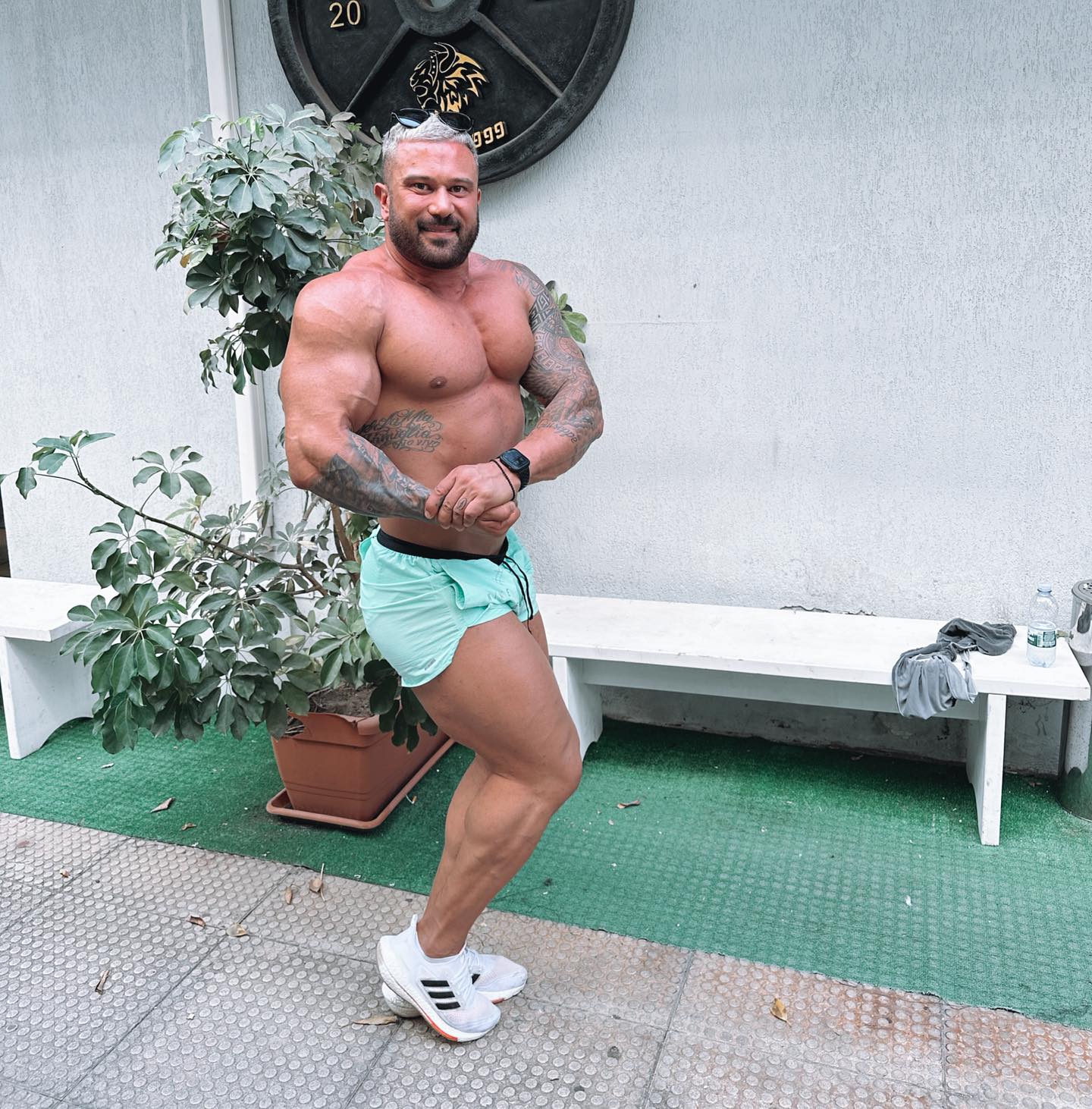 .
Looking into becoming an “International Gym Connoisseur” …
Where all I’m required to do is;
- Travel to different gyms around the world,
- Choose which I think is the best of the city I’m in,
- Get my pump on
- Score it out of 10 and share with you all
I truely think I have discovered my calling in life