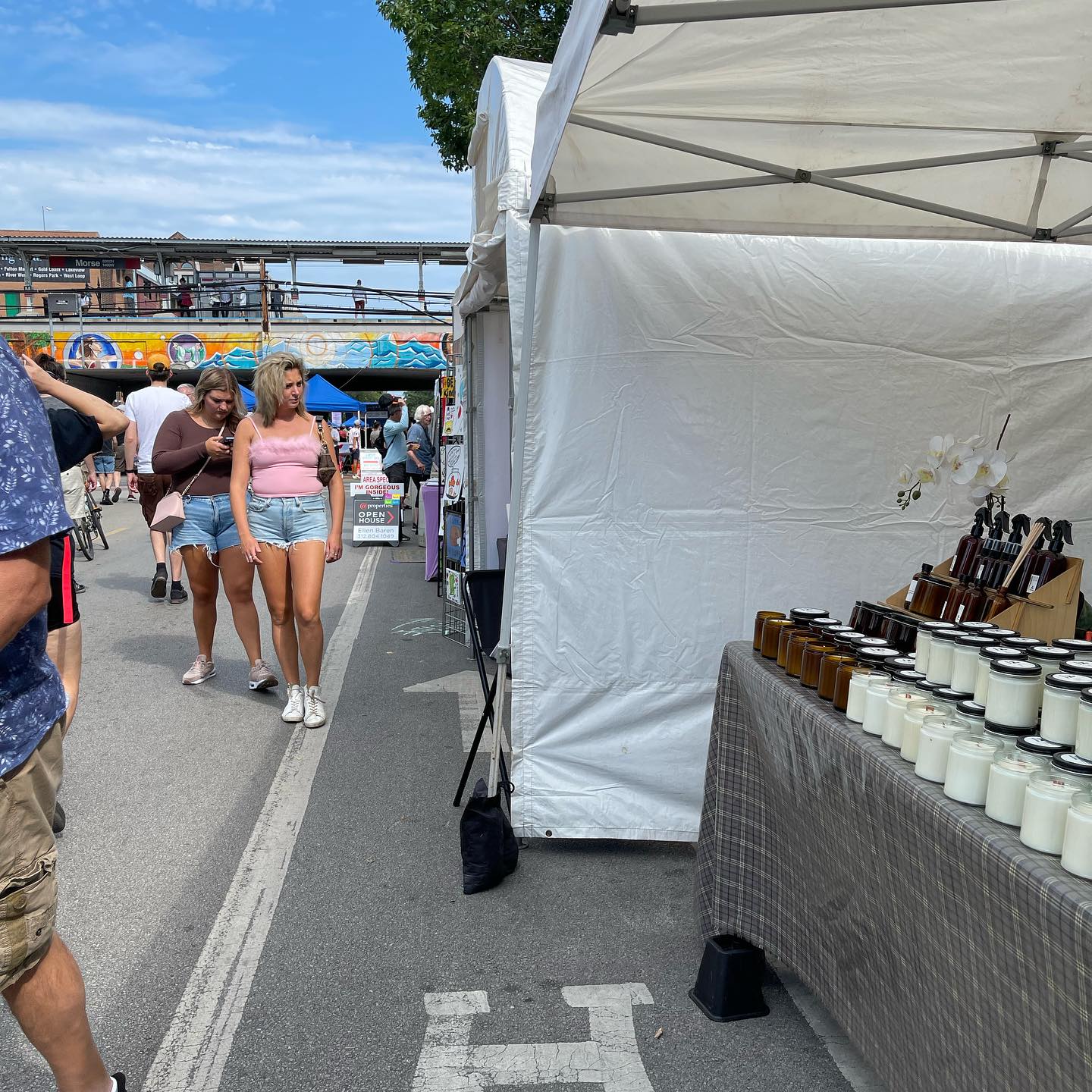 @glenwoodaveartsfest Day 1 āļø š¼ļø
š AdornChicago.com
.
.
.
.
#adorn #adornchi #adornchicago #rogerspark #adorncandles #scentedcandle #woodwickcandles #Candles #candleshop #candleseason #handmadecandles #handpouredcandles #naturalcandles #scentedcandles #lovecandles #candleshopping