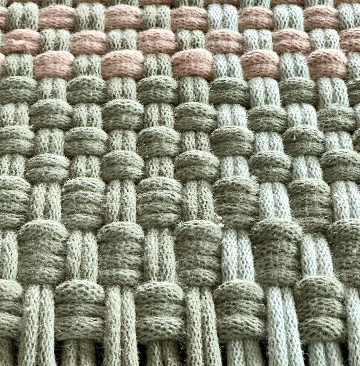 Texture 🧶
9mm recycled cotton ropes on a found wooden frame.
Damajana Chair II 🪑