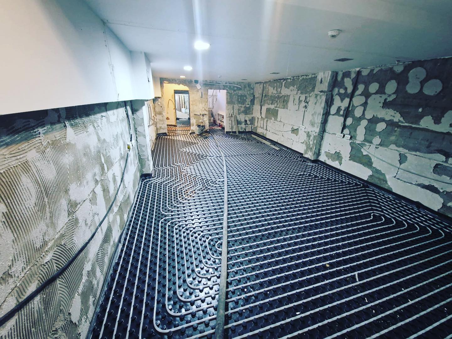 Încălzire în pardoseală spațiu birouri
#plumberslife #tece #ferro